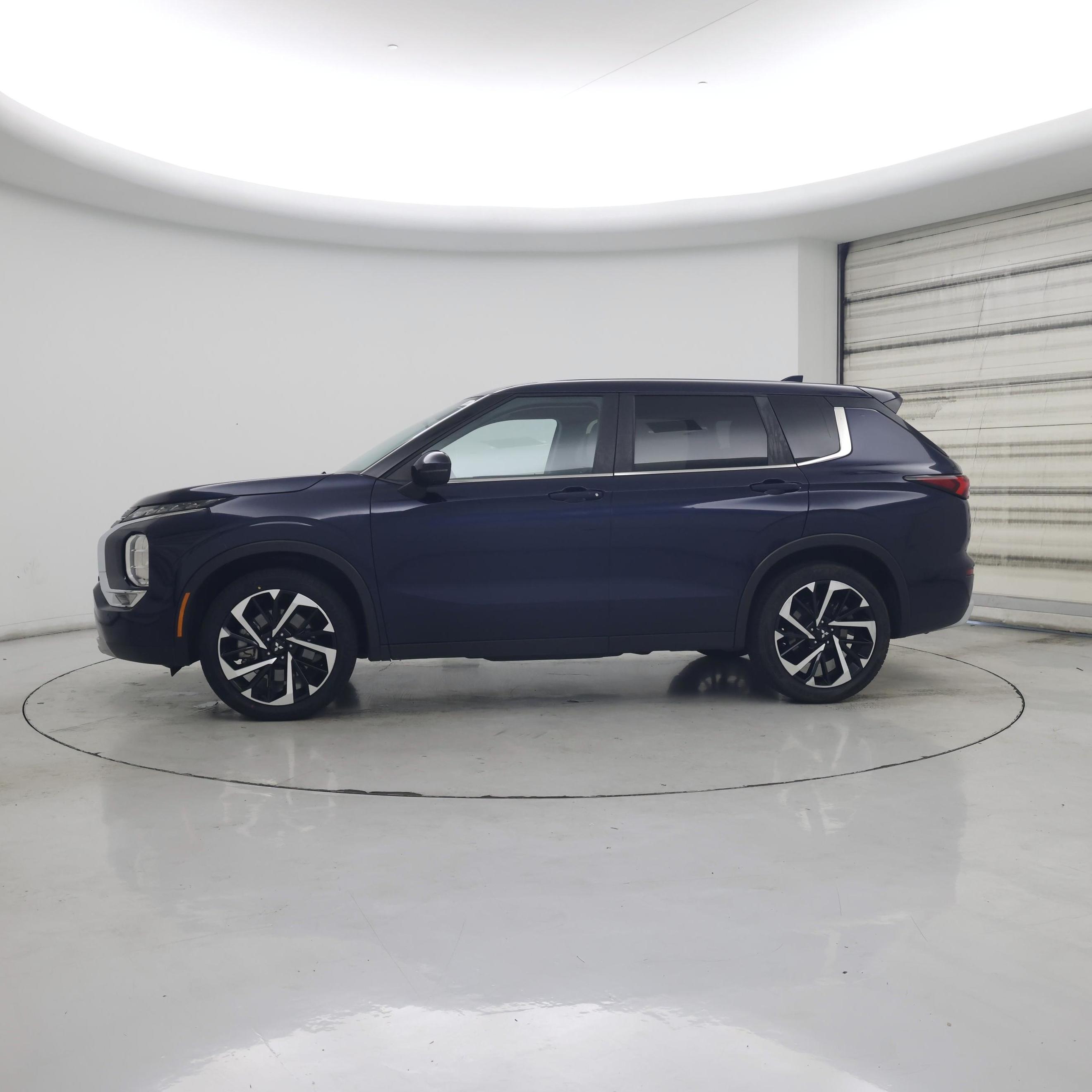 Thumbnail: 2024 Mitsubishi Outlander - 3