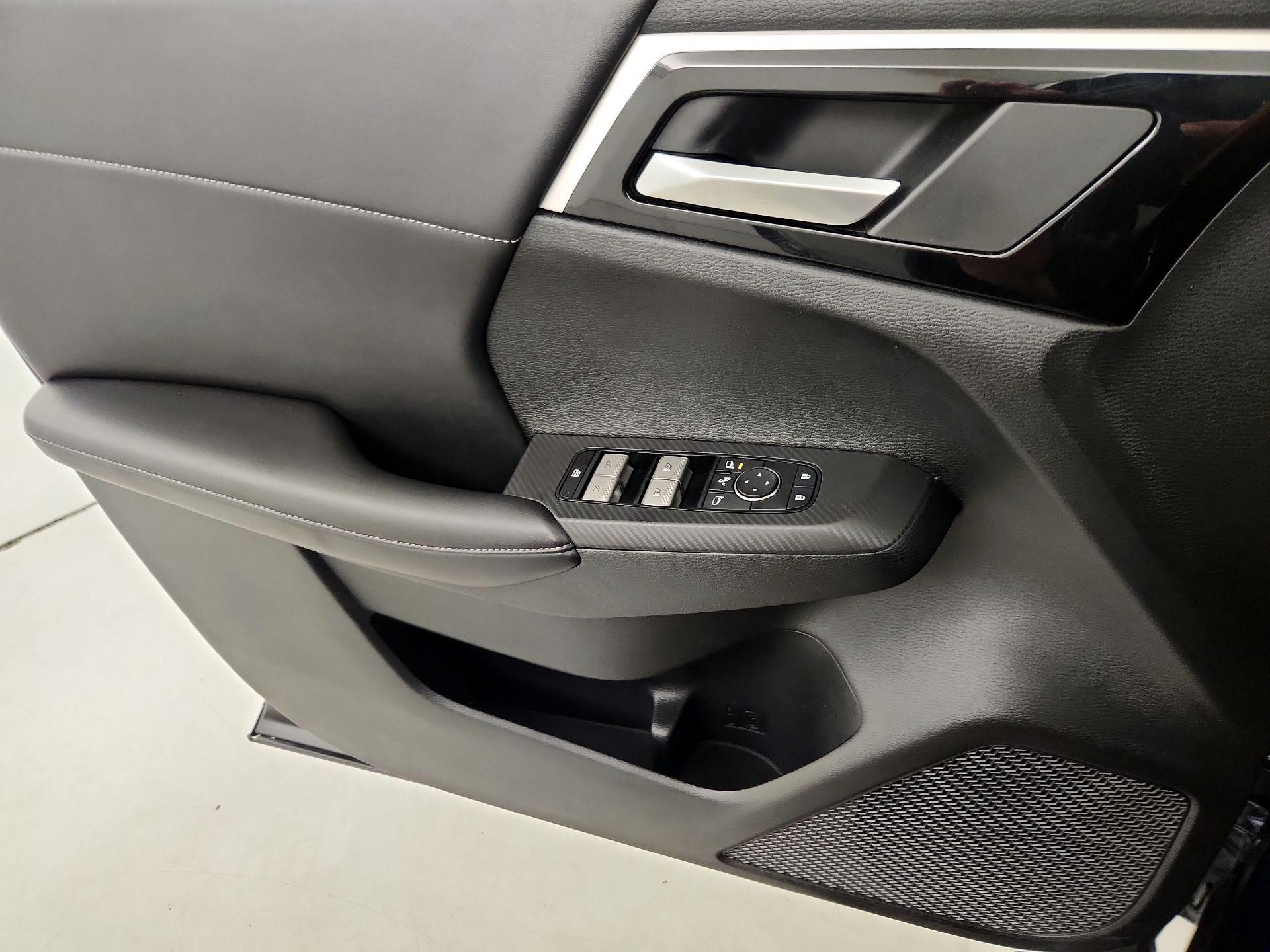 Thumbnail: 2024 Mitsubishi Outlander - 12