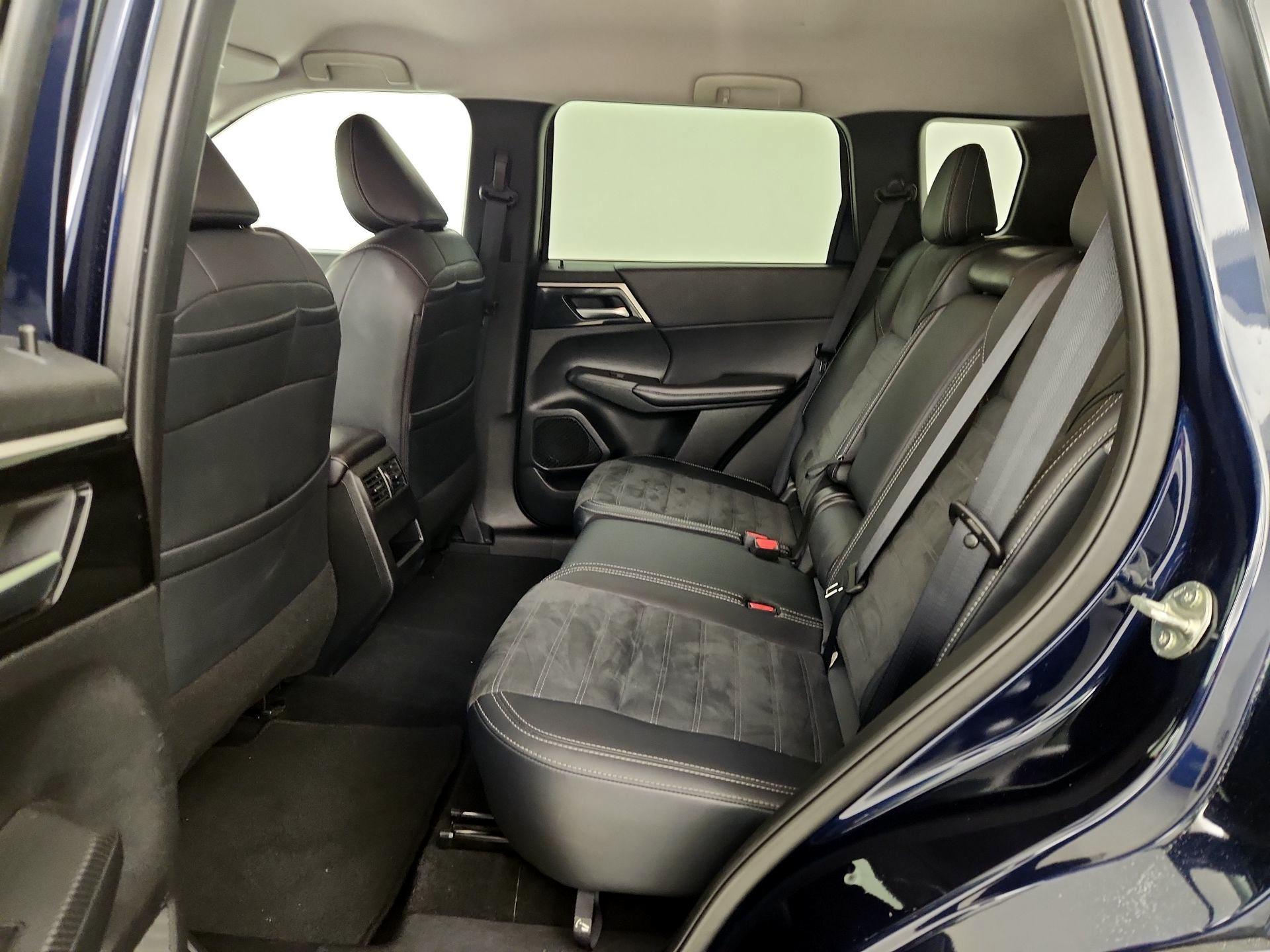 Thumbnail: 2024 Mitsubishi Outlander - 20