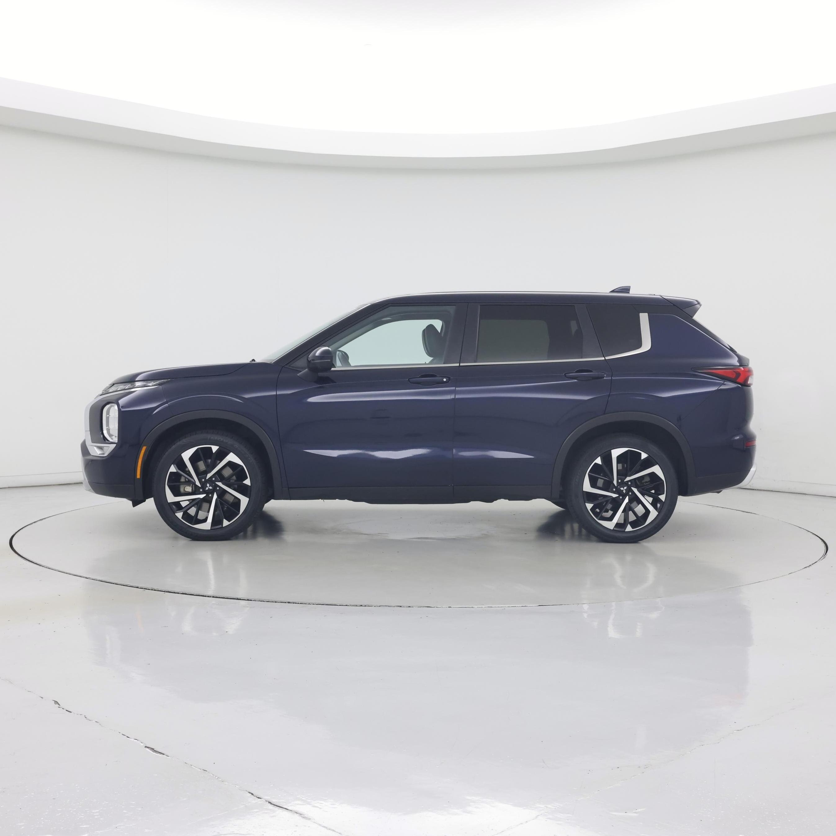 Thumbnail: 2024 Mitsubishi Outlander - 3