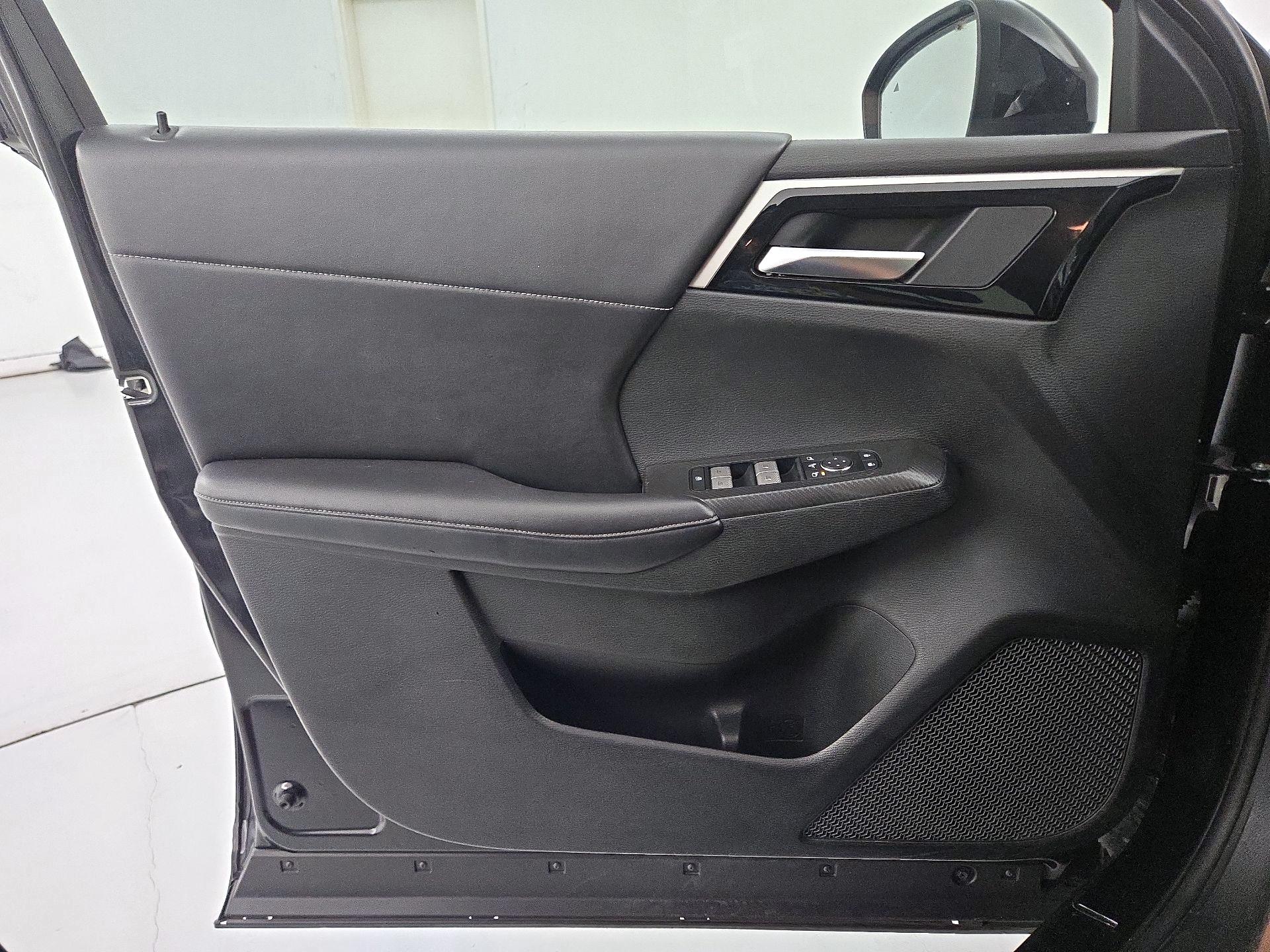 Thumbnail: 2024 Mitsubishi Outlander - 12