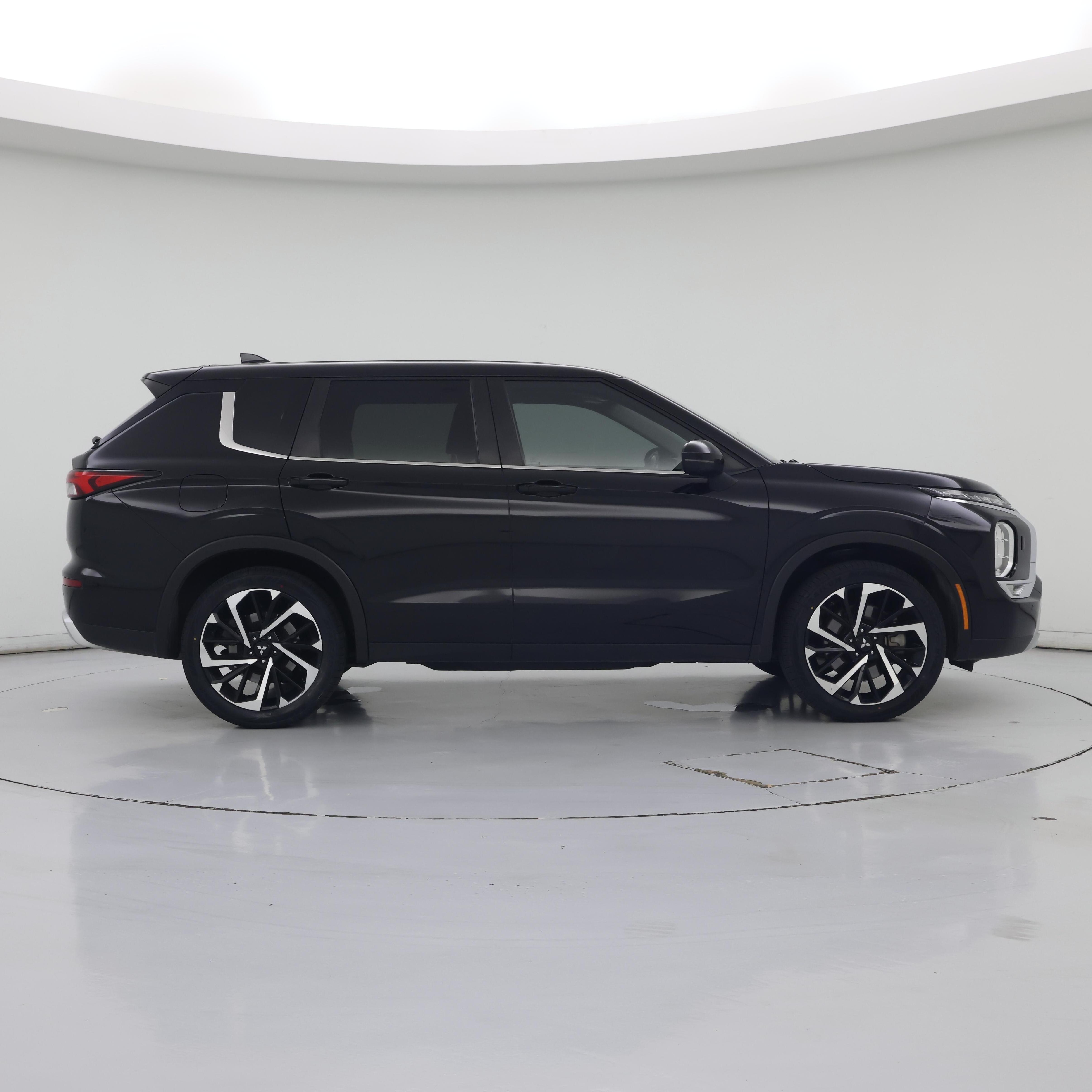 Thumbnail: 2024 Mitsubishi Outlander - 7