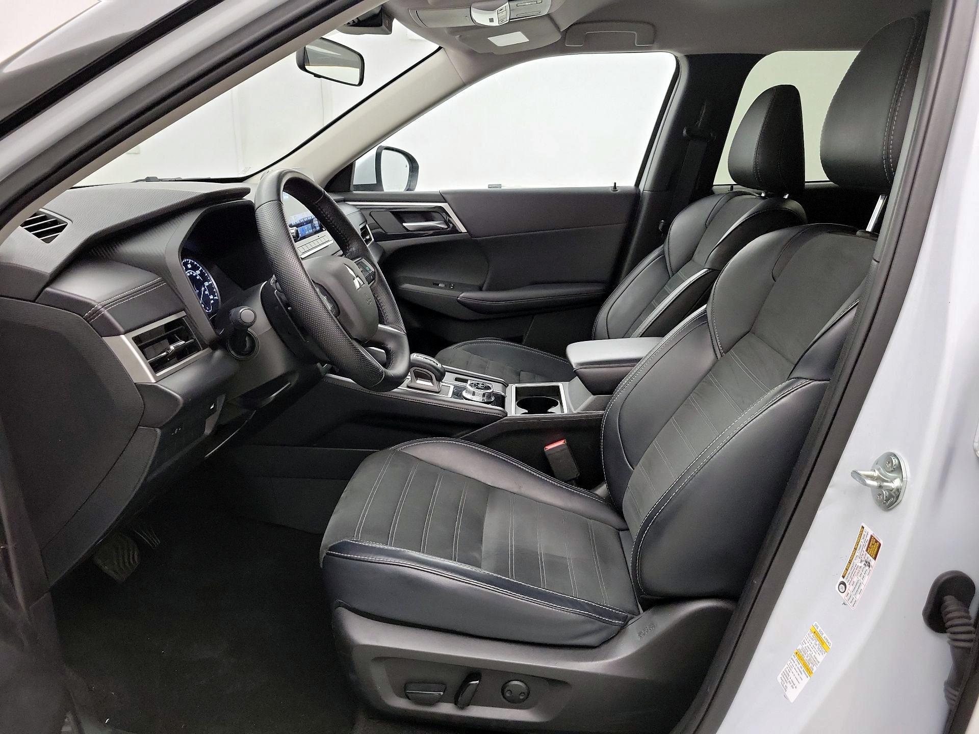 Thumbnail: 2024 Mitsubishi Outlander - 11