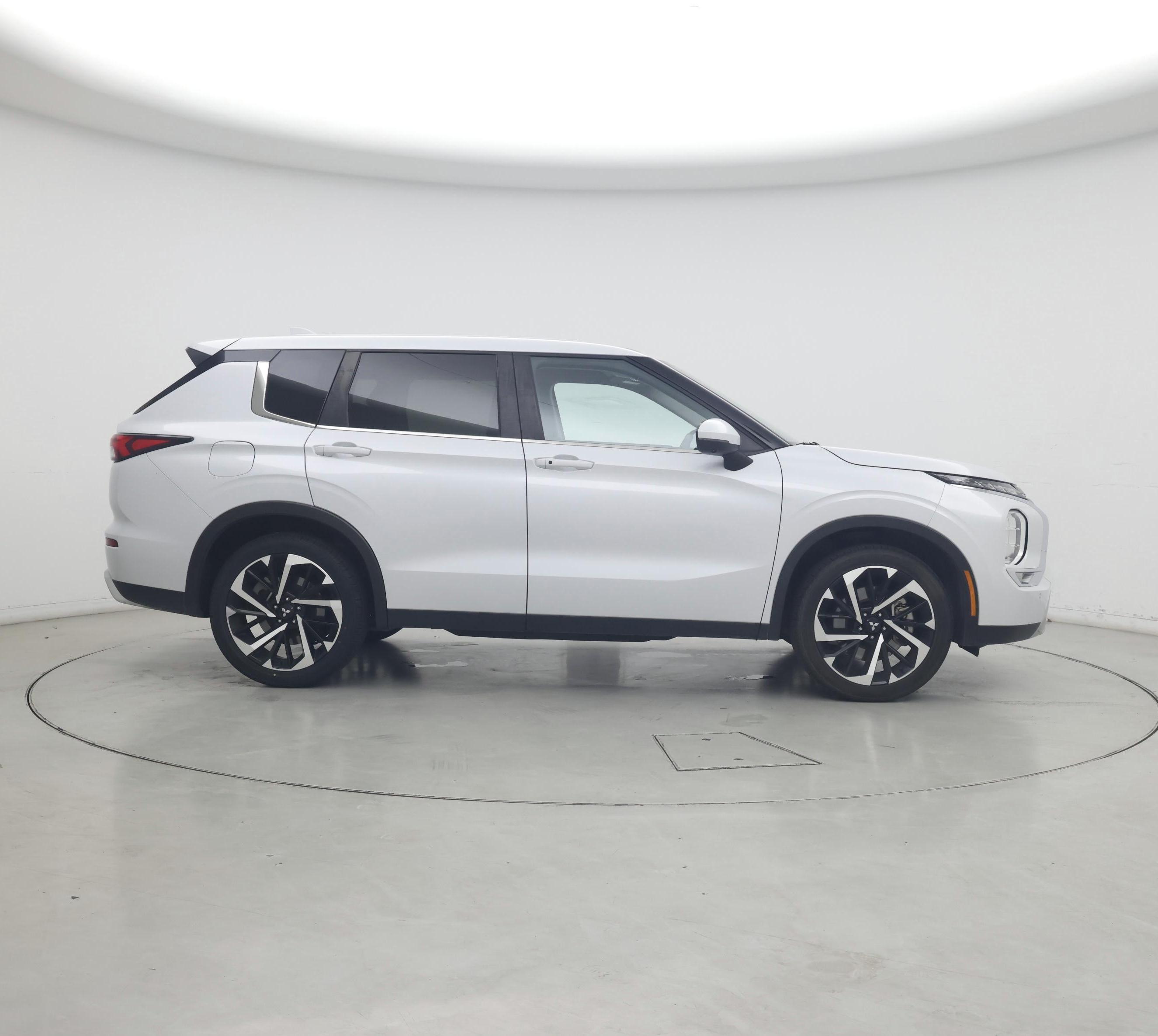 Thumbnail: 2024 Mitsubishi Outlander - 7