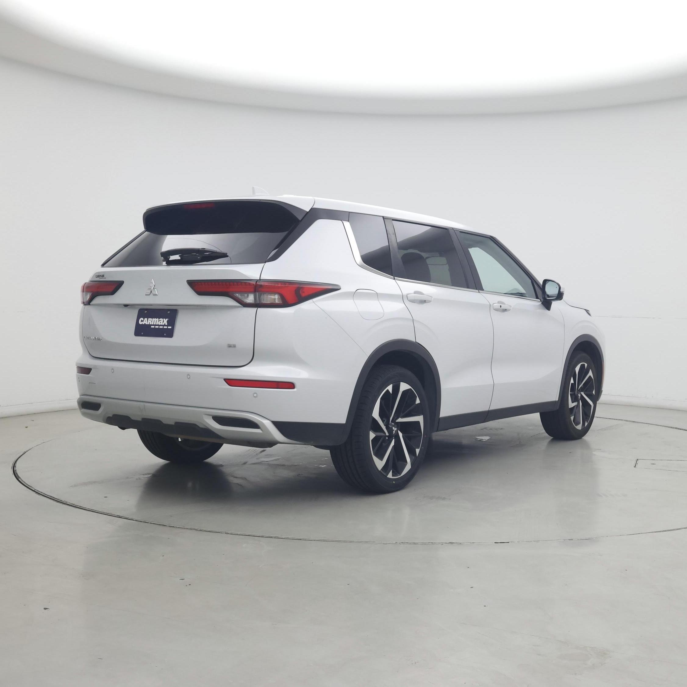 Thumbnail: 2024 Mitsubishi Outlander - 8