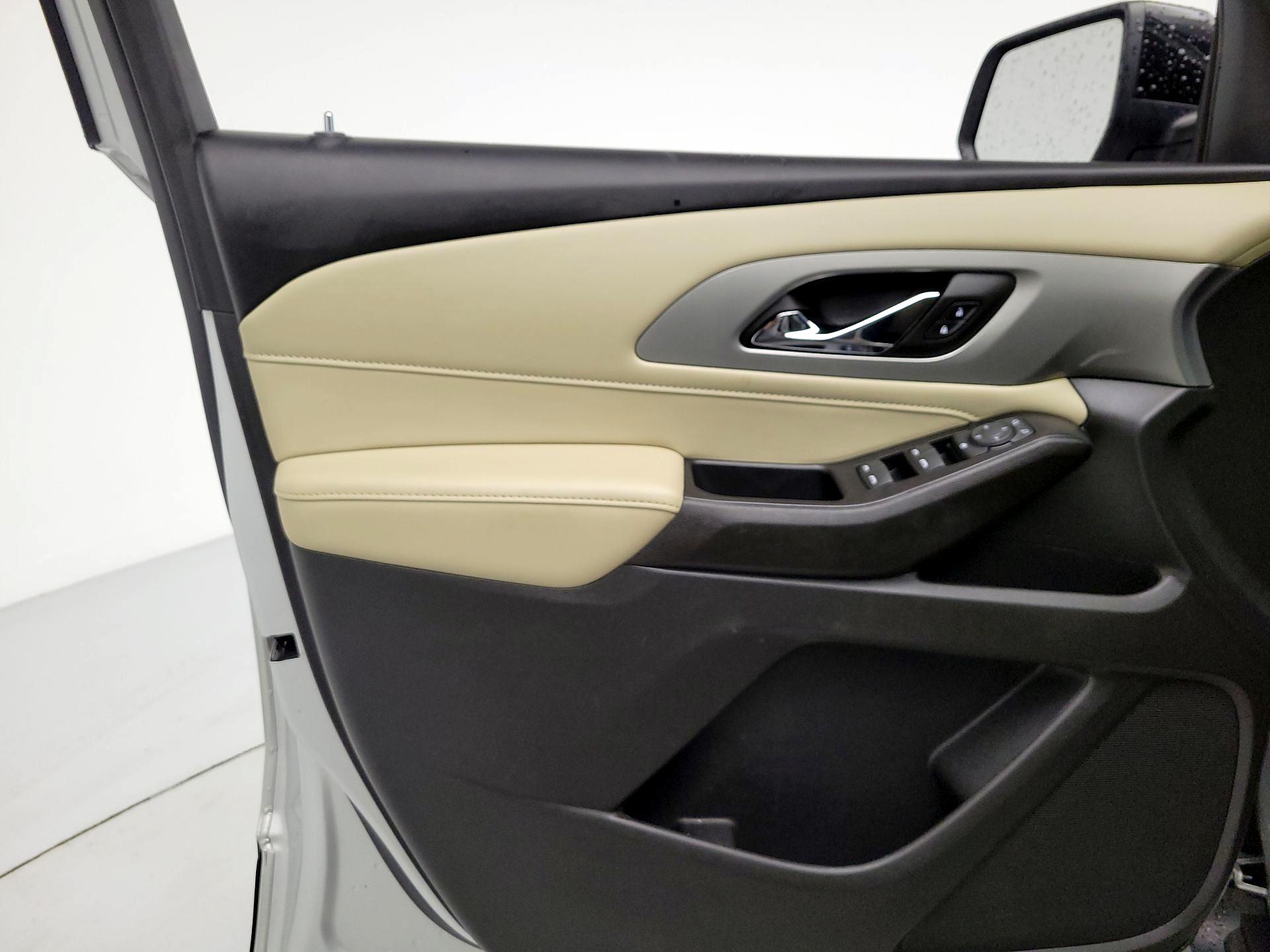 Thumbnail: 2022 Chevrolet Traverse - 12