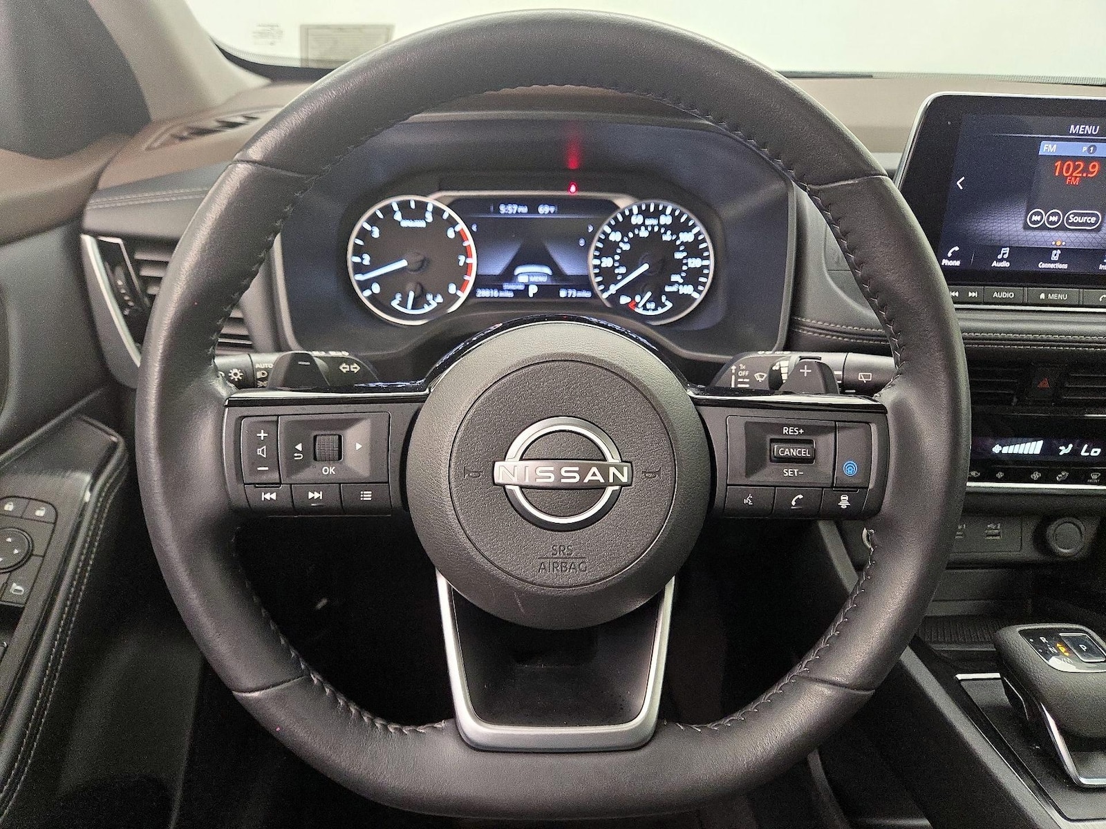 2022 Nissan Rogue SV - Photo 11