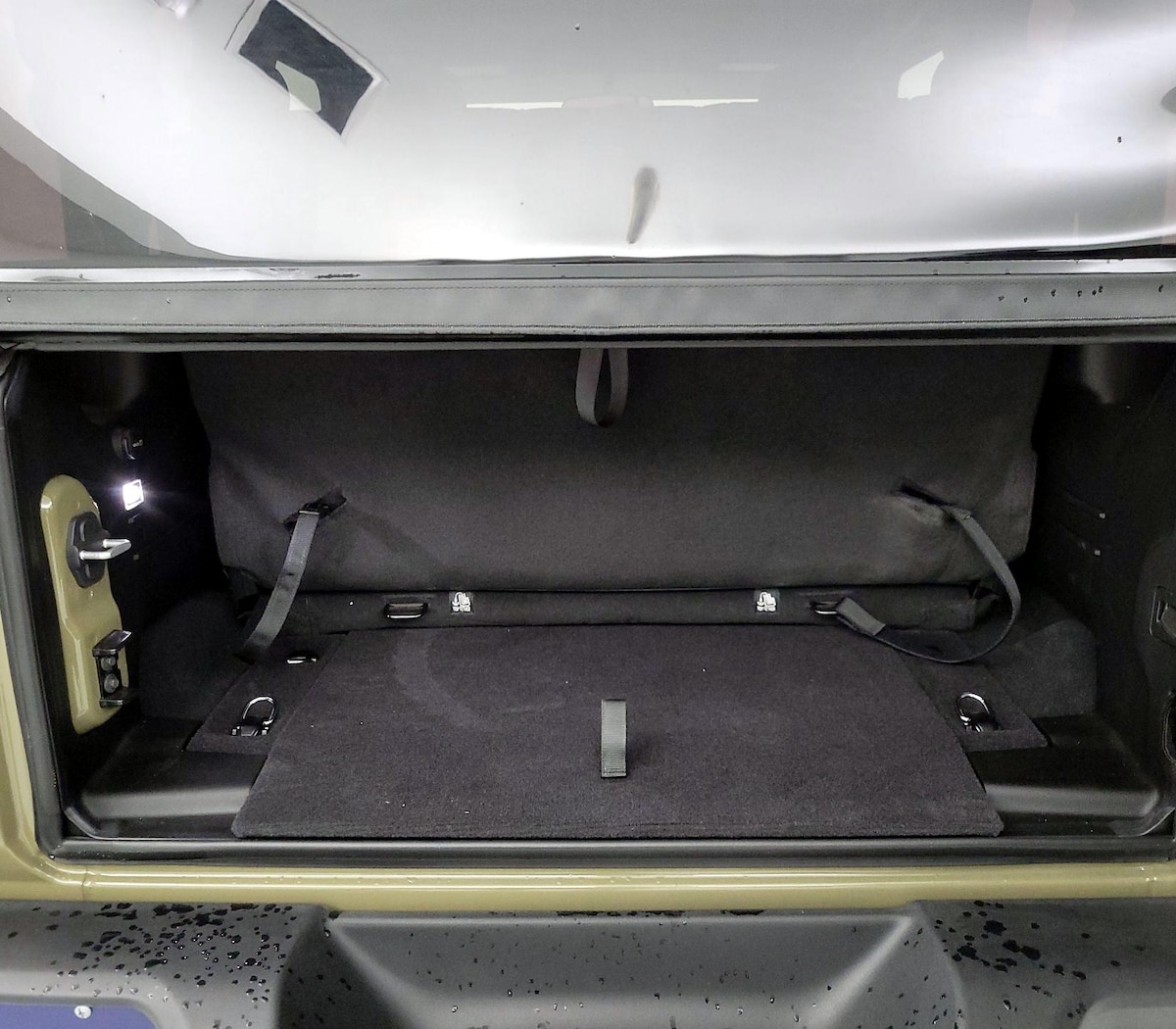 Trunk/Cargo (Seats Up)