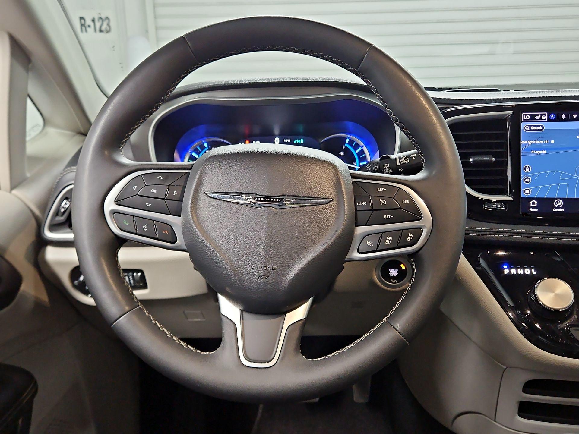 Thumbnail: 2024 Chrysler Pacifica - 10