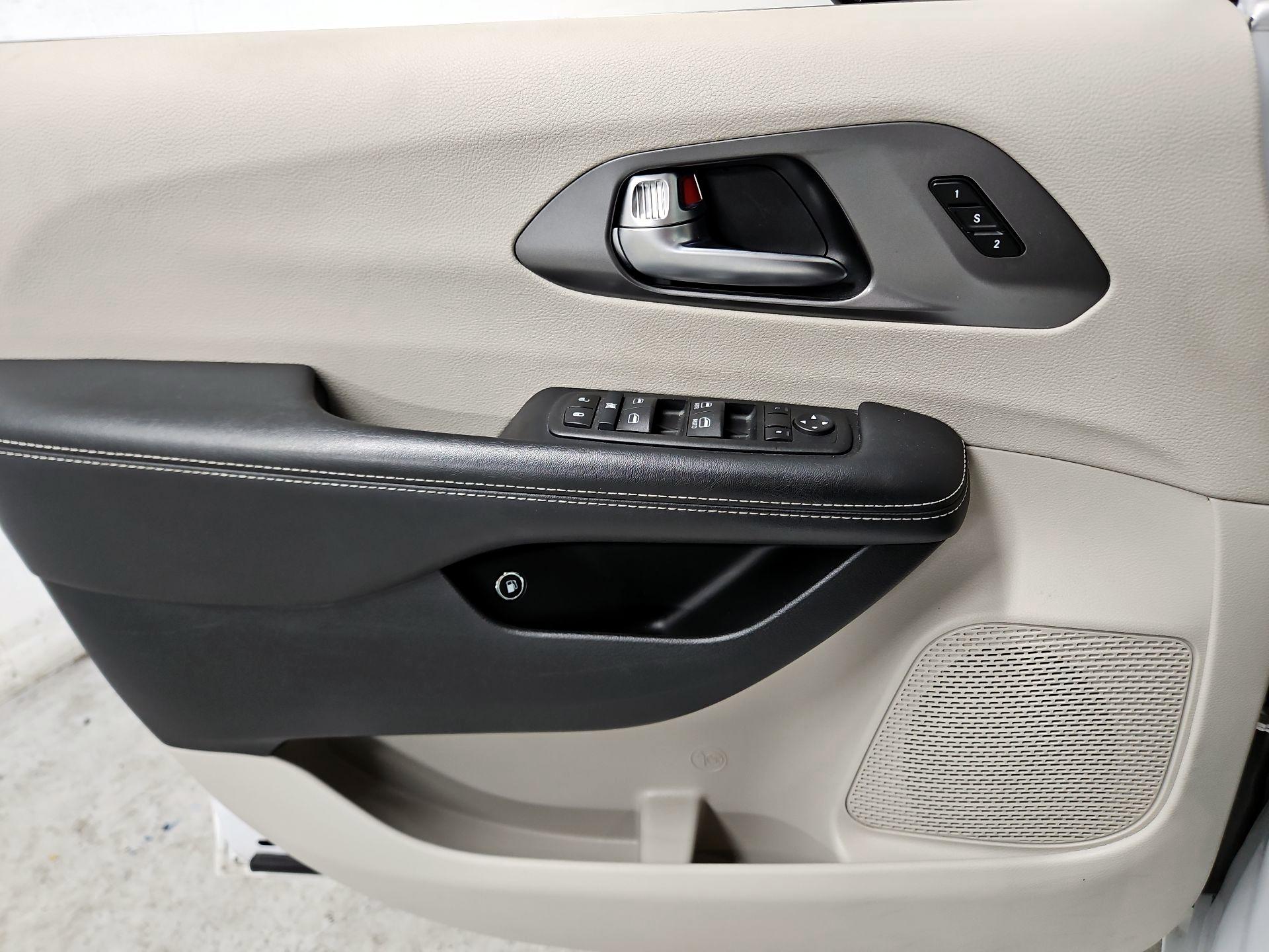Thumbnail: 2024 Chrysler Pacifica - 12