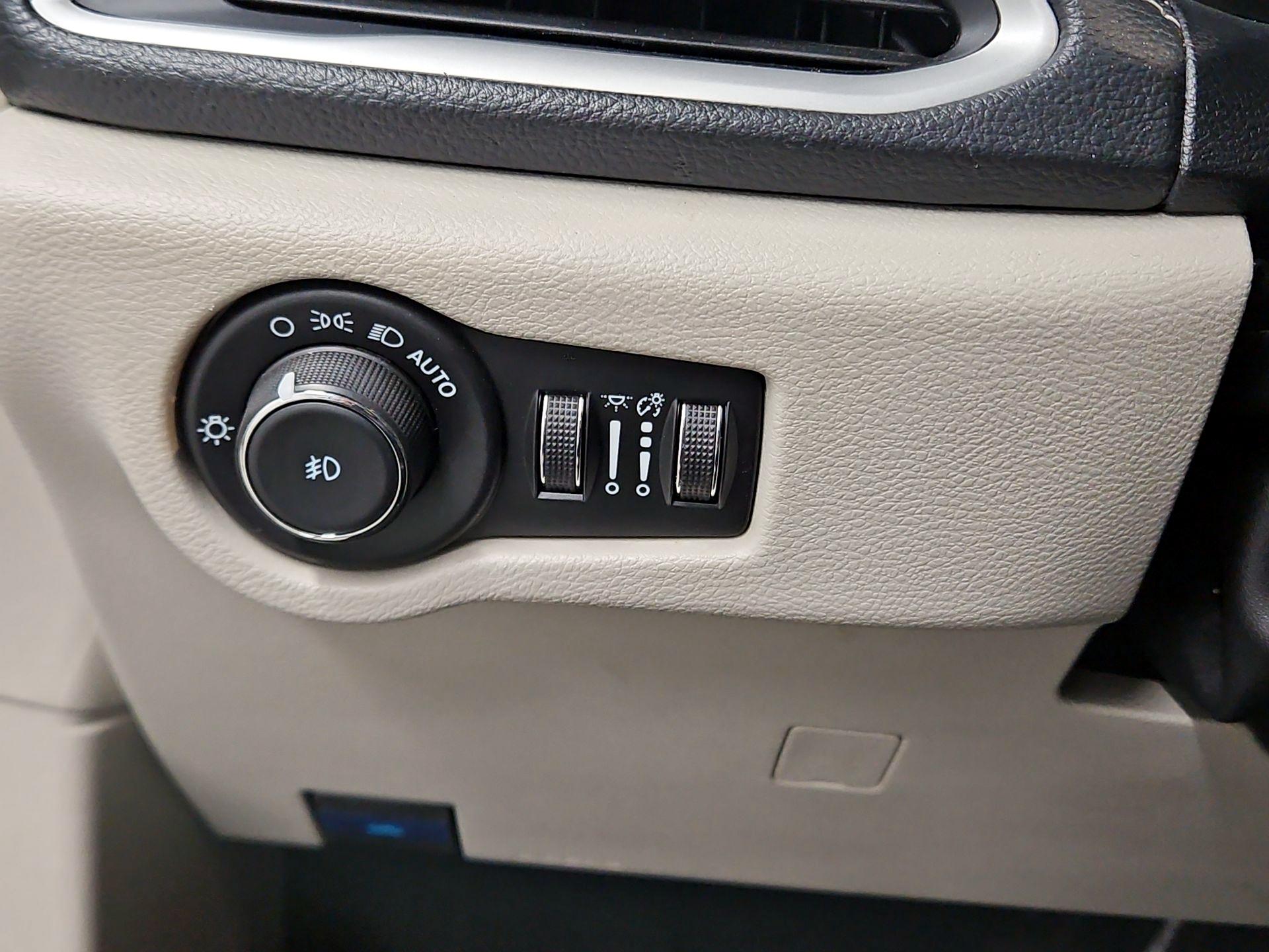 Thumbnail: 2024 Chrysler Pacifica - 13