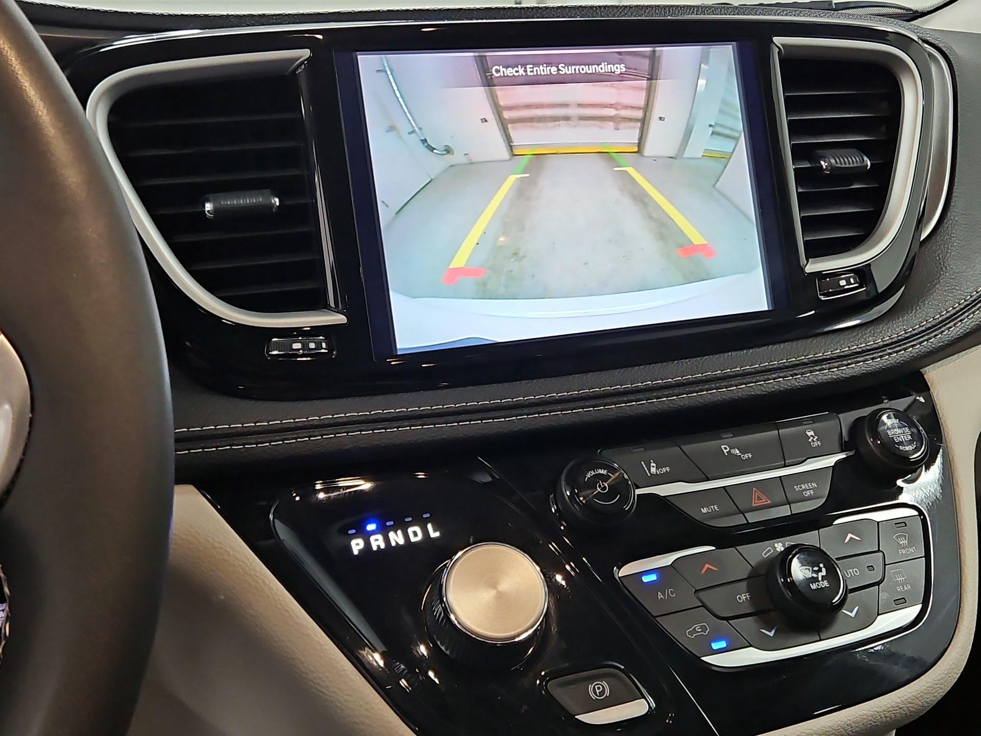 Thumbnail: 2024 Chrysler Pacifica - 15