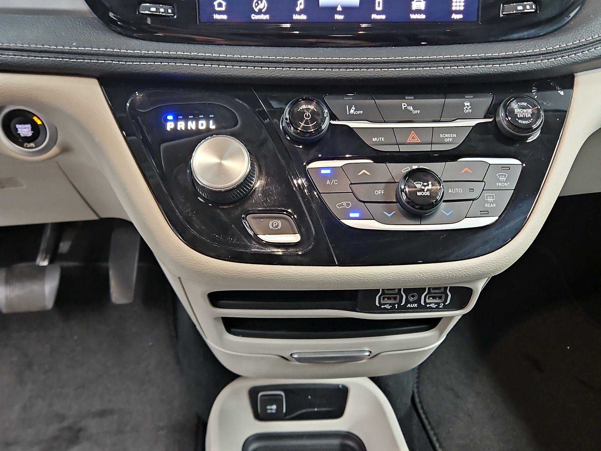 Thumbnail: 2024 Chrysler Pacifica - 18