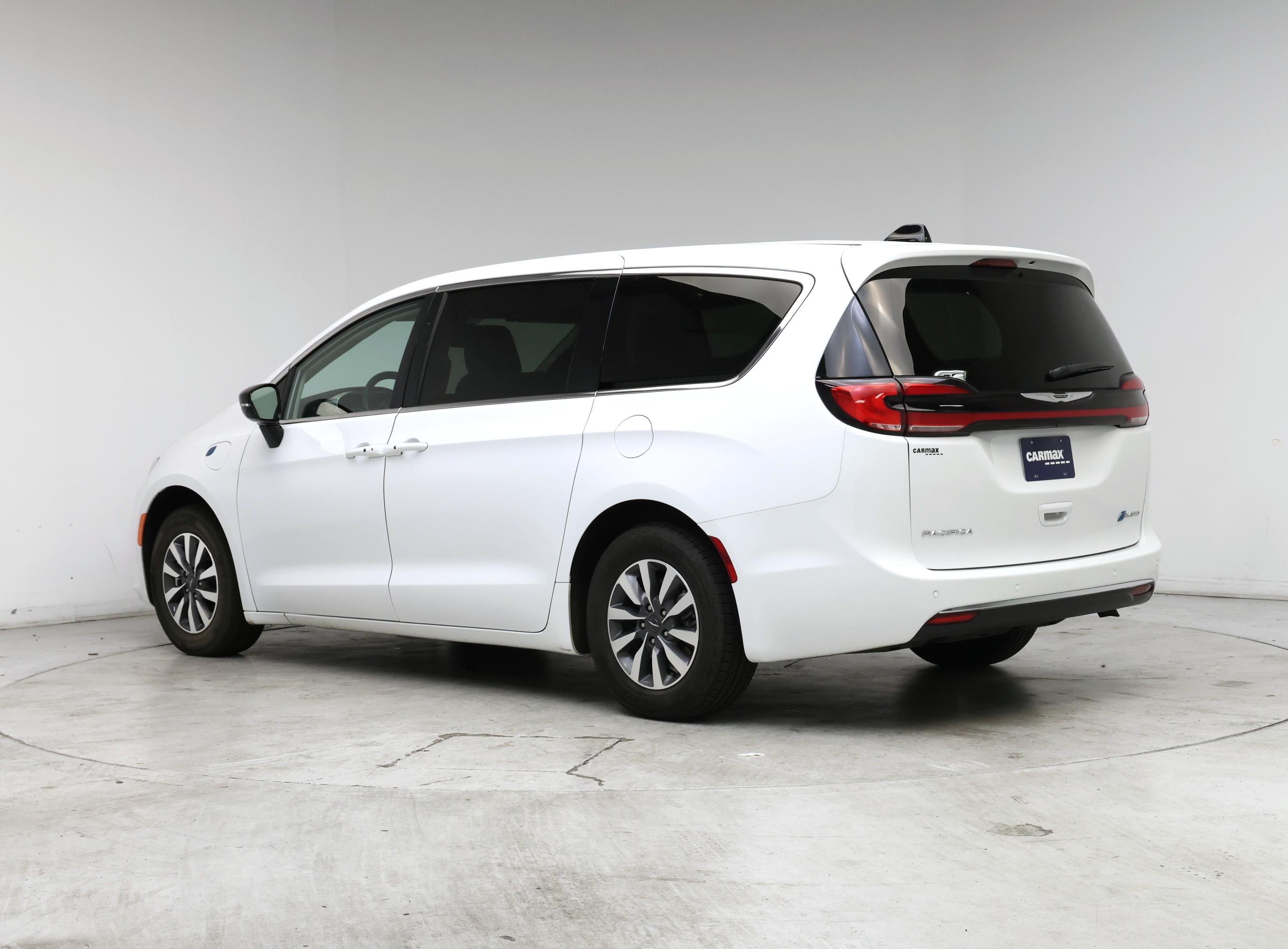 Thumbnail: 2024 Chrysler Pacifica - 2