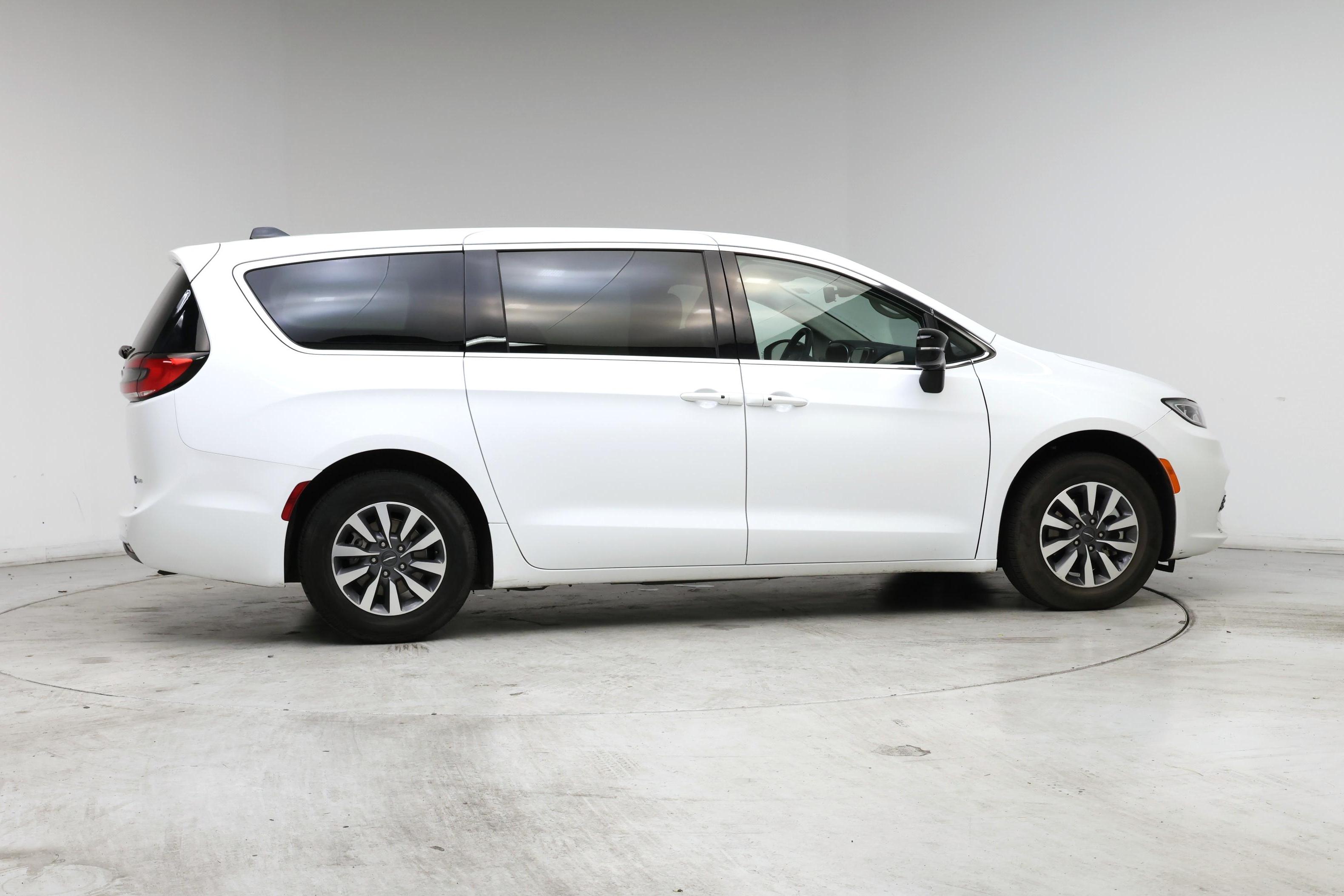 Thumbnail: 2024 Chrysler Pacifica - 7