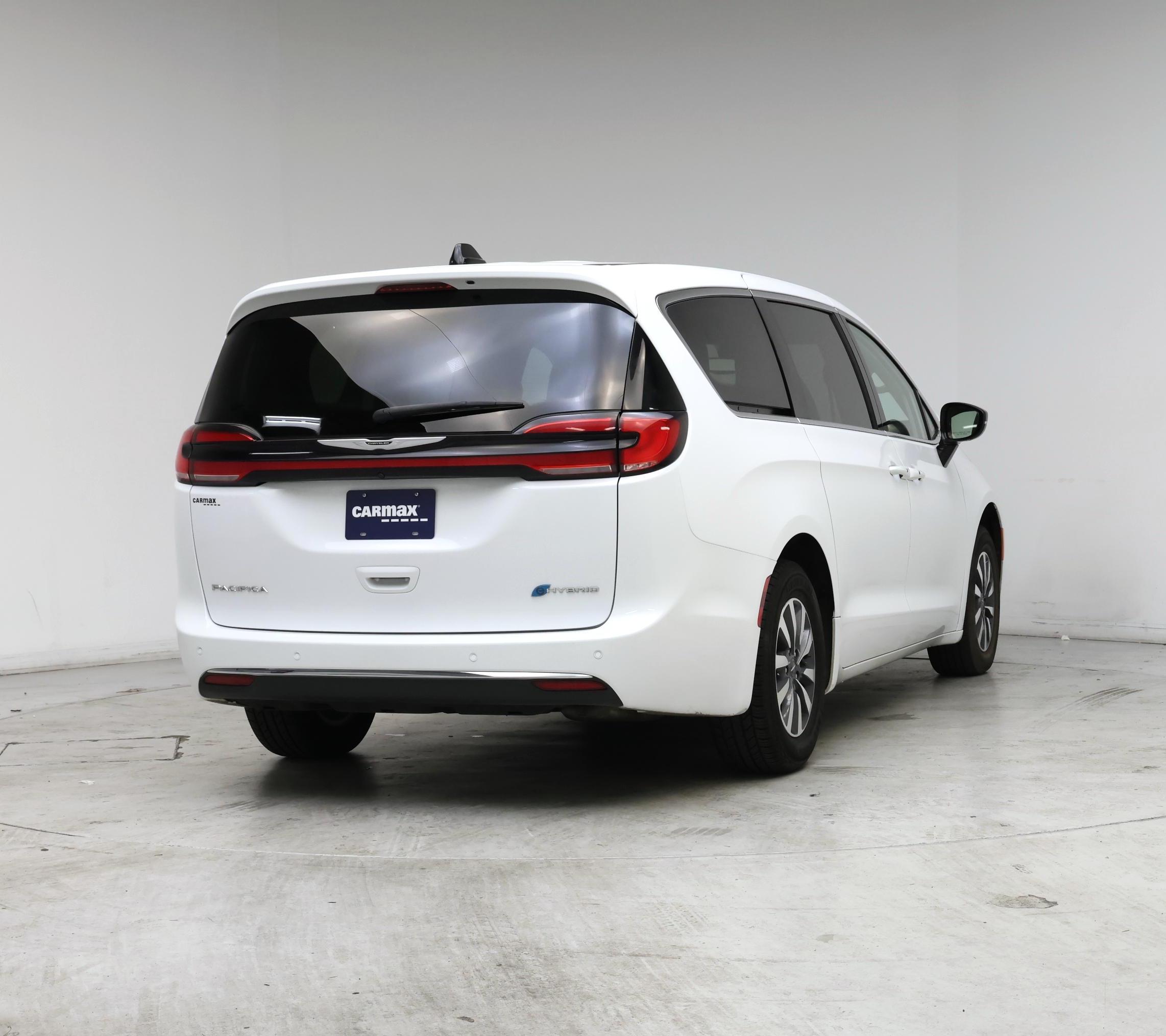 Thumbnail: 2024 Chrysler Pacifica - 8