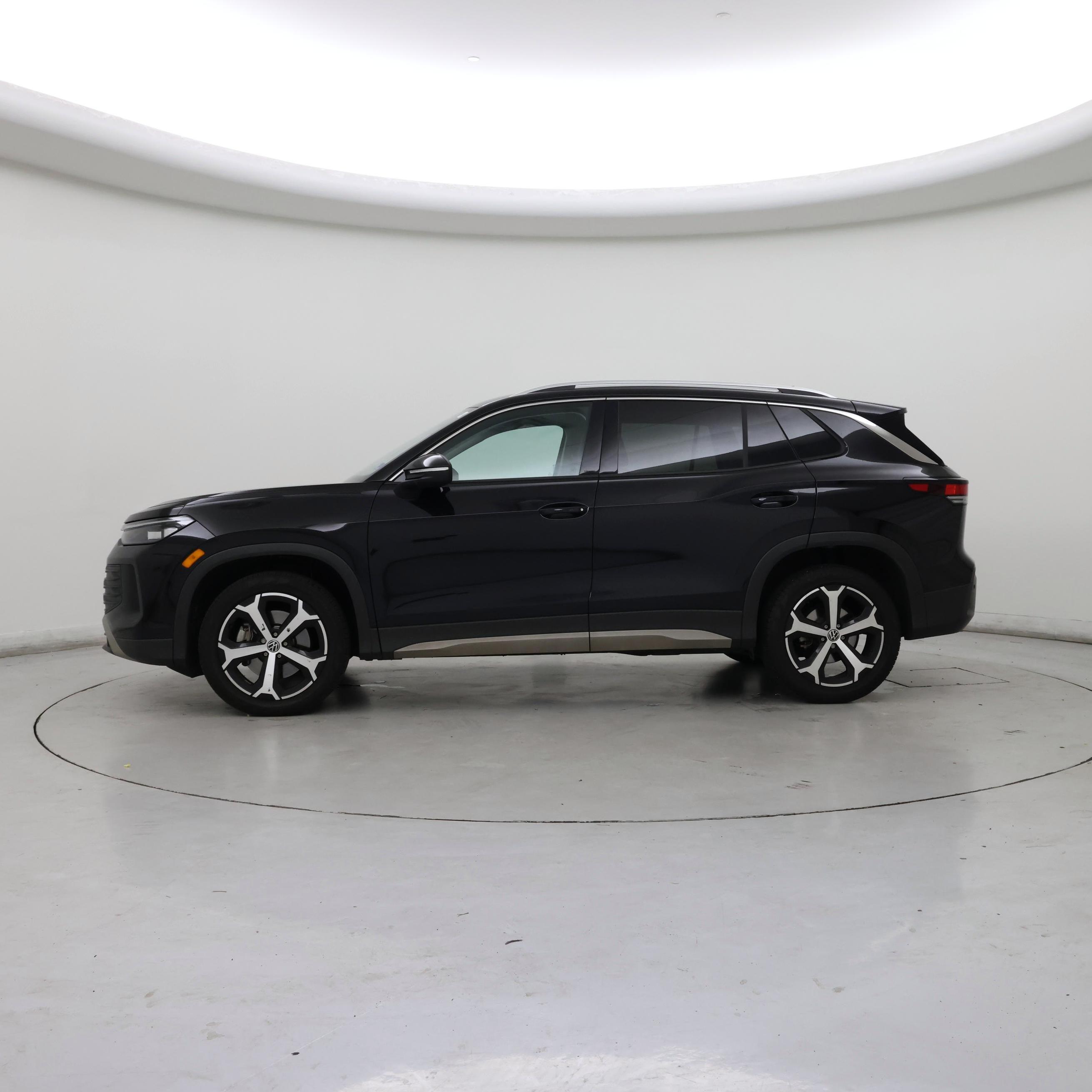 Thumbnail: 2025 Volkswagen Tiguan - 3