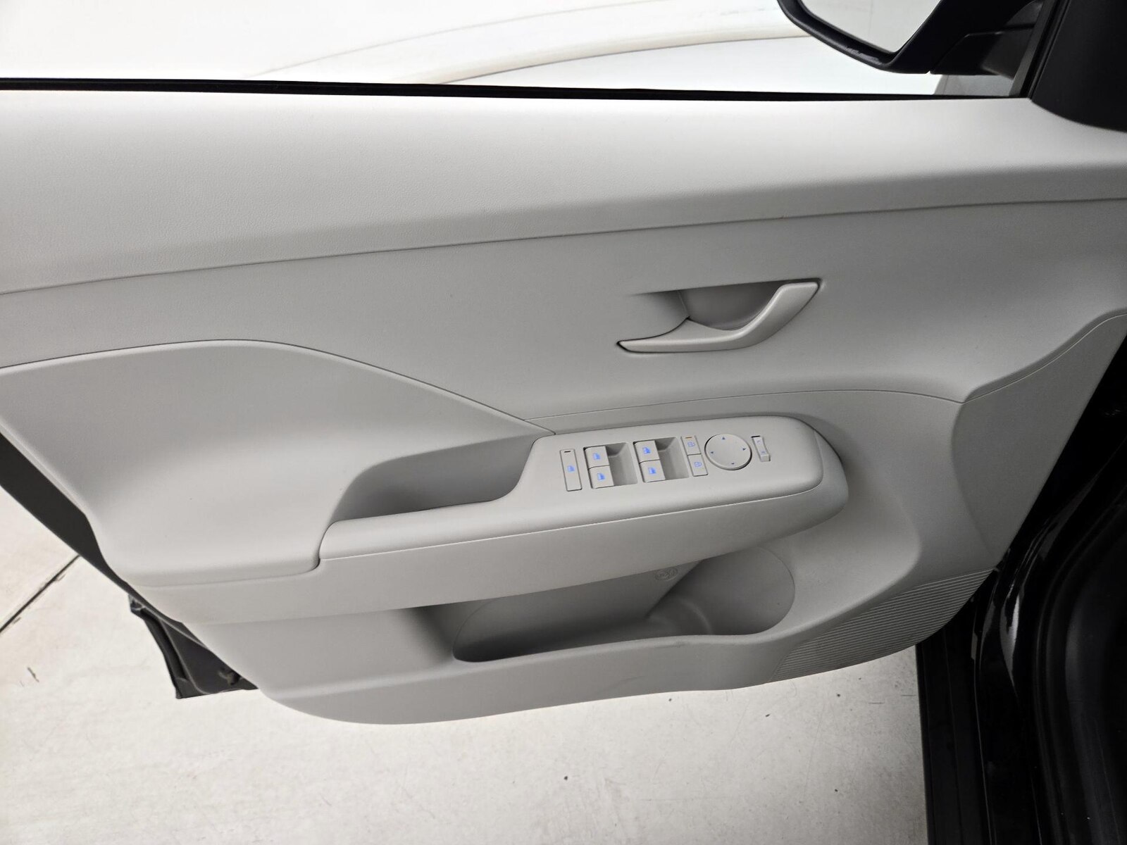 2025 Hyundai Kona SEL - Photo 13