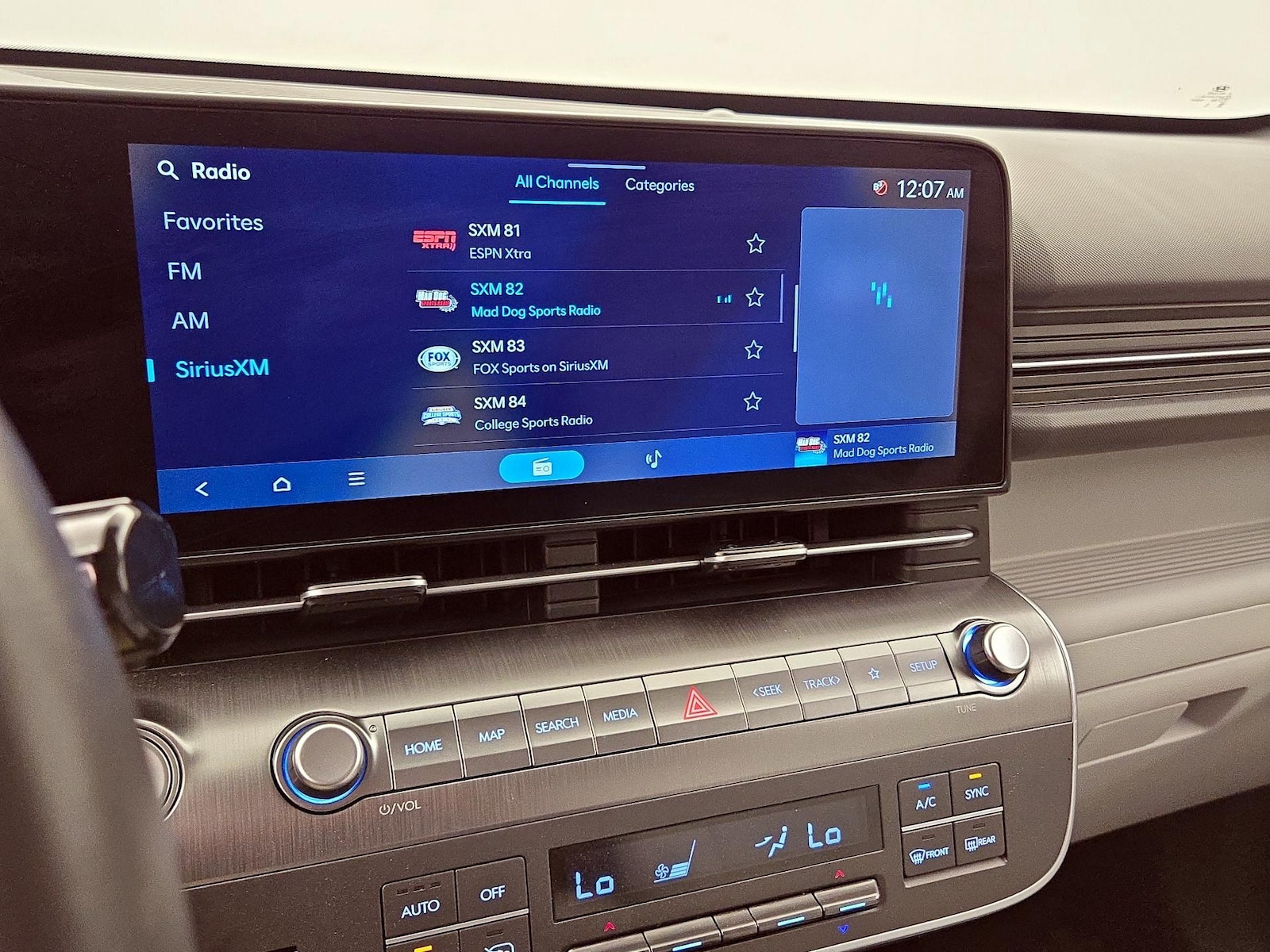 2025 Hyundai Kona SEL - Photo 16