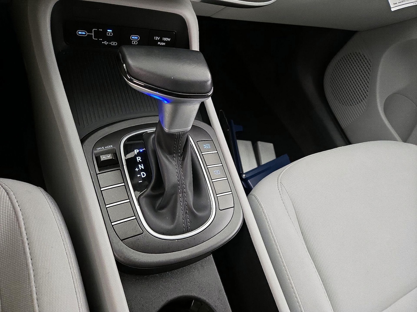 2025 Hyundai Kona SEL - Photo 18