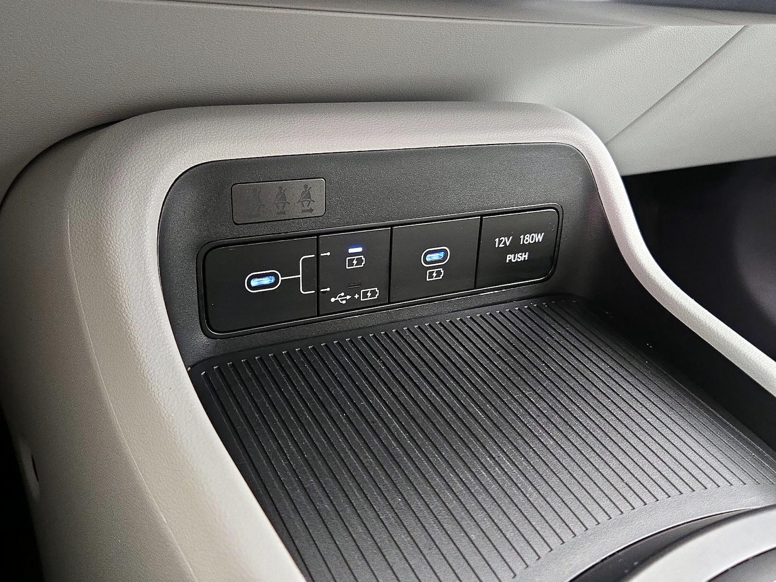 2025 Hyundai Kona SEL - Photo 19