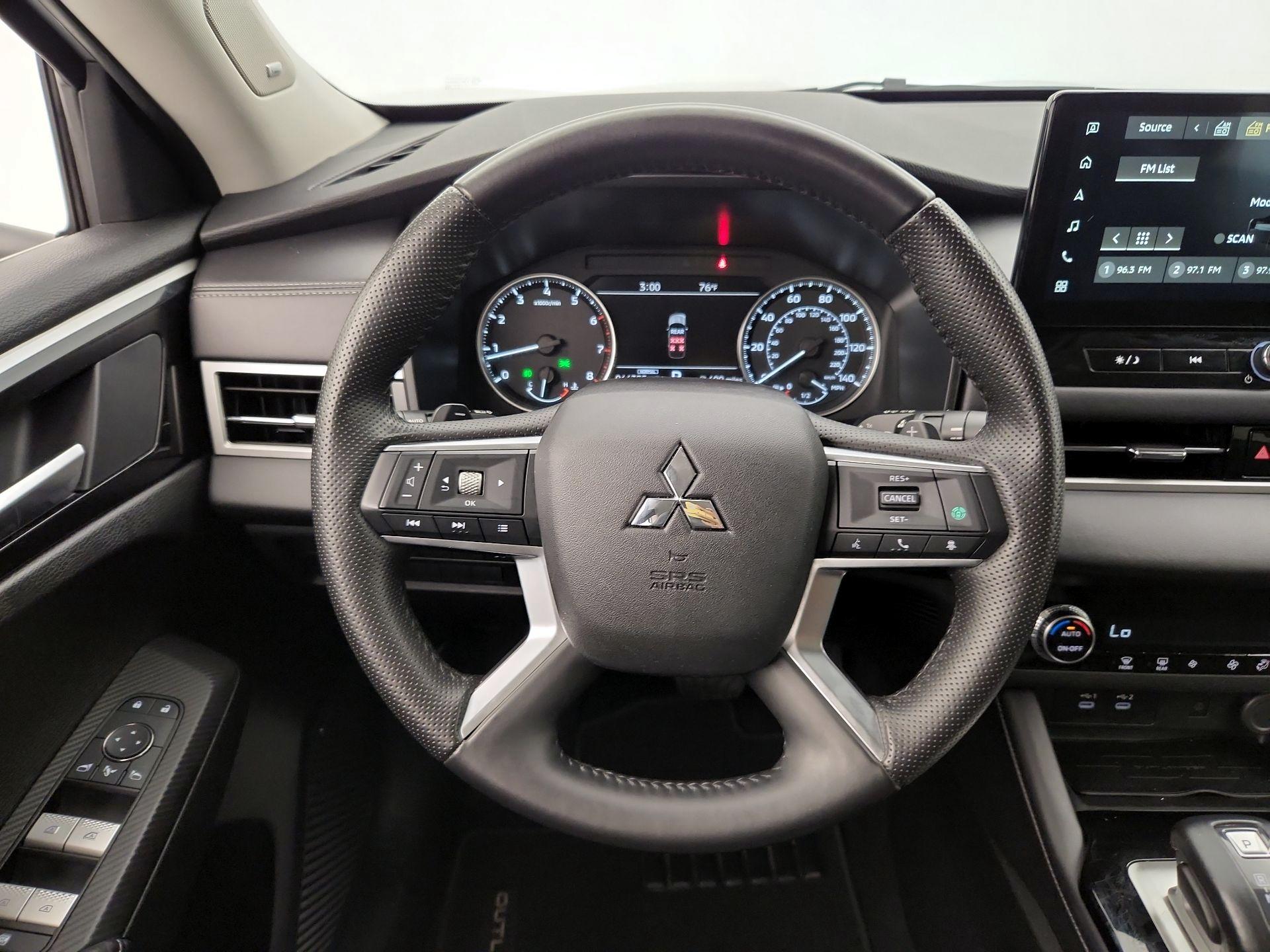 Thumbnail: 2025 Mitsubishi Outlander - 10