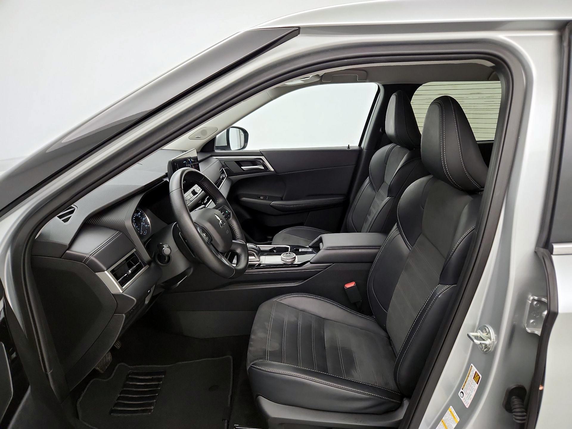 Thumbnail: 2025 Mitsubishi Outlander - 11