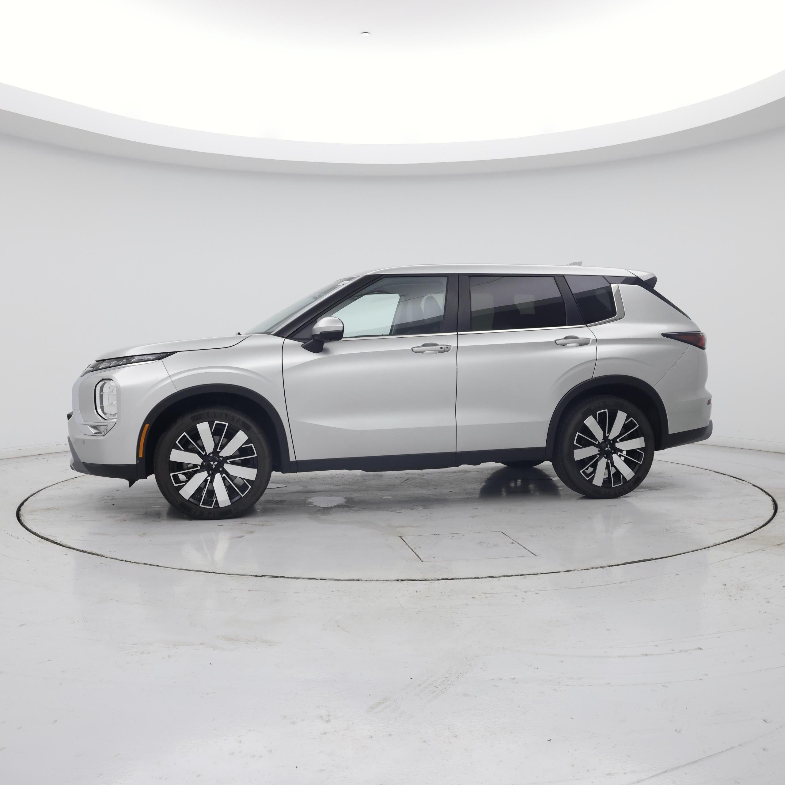 Thumbnail: 2025 Mitsubishi Outlander - 3