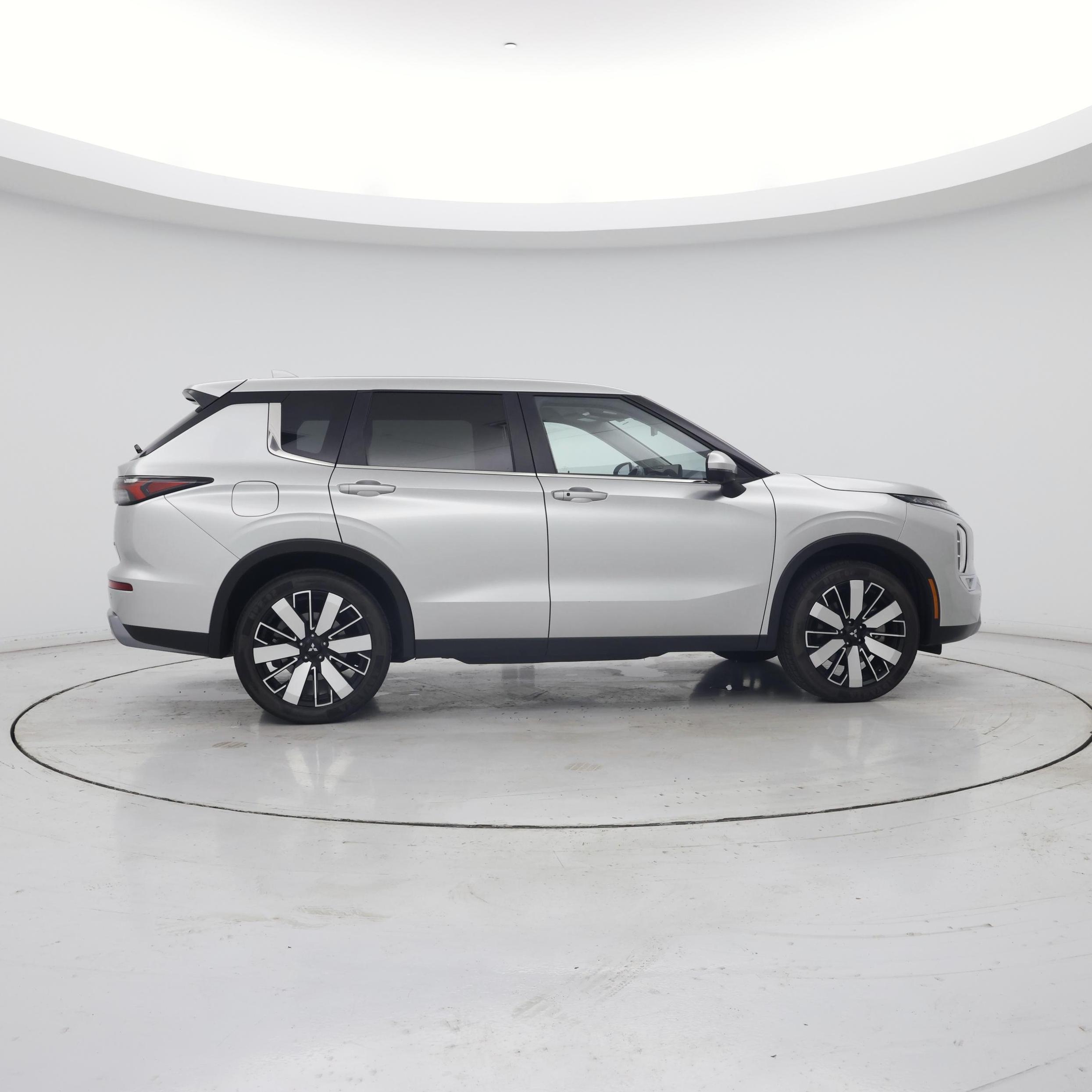 Thumbnail: 2025 Mitsubishi Outlander - 7