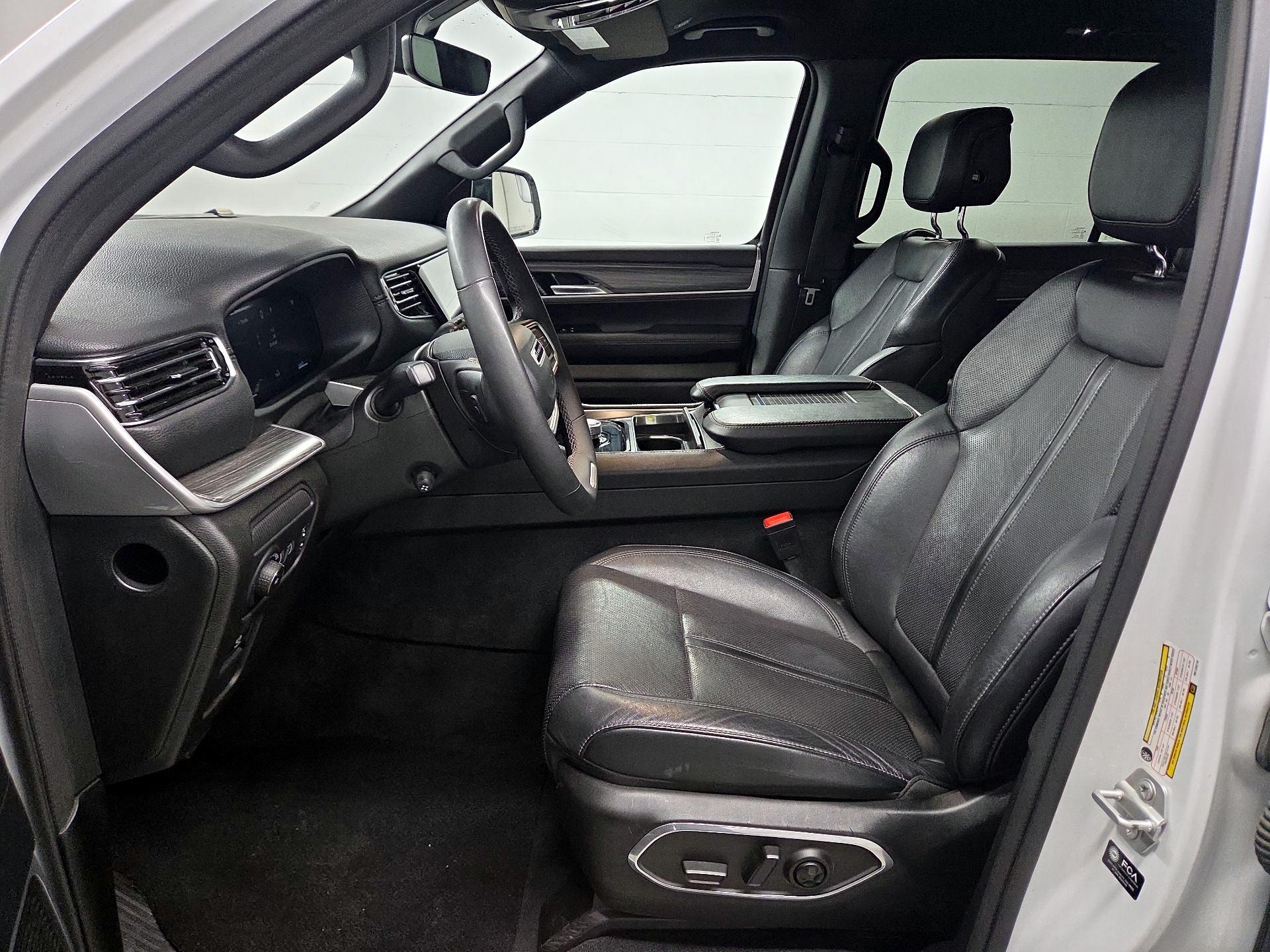 Thumbnail: 2024 Jeep Wagoneer - 11