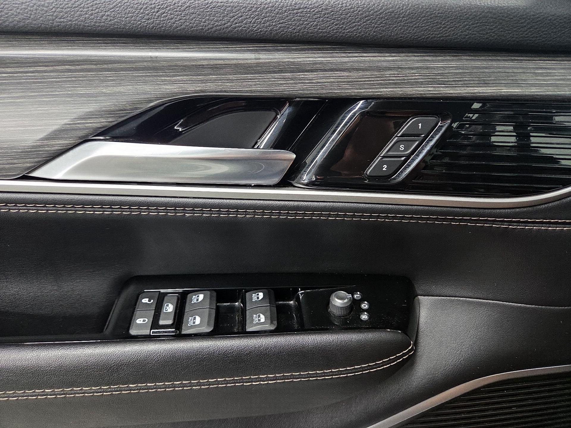 Thumbnail: 2024 Jeep Wagoneer - 12