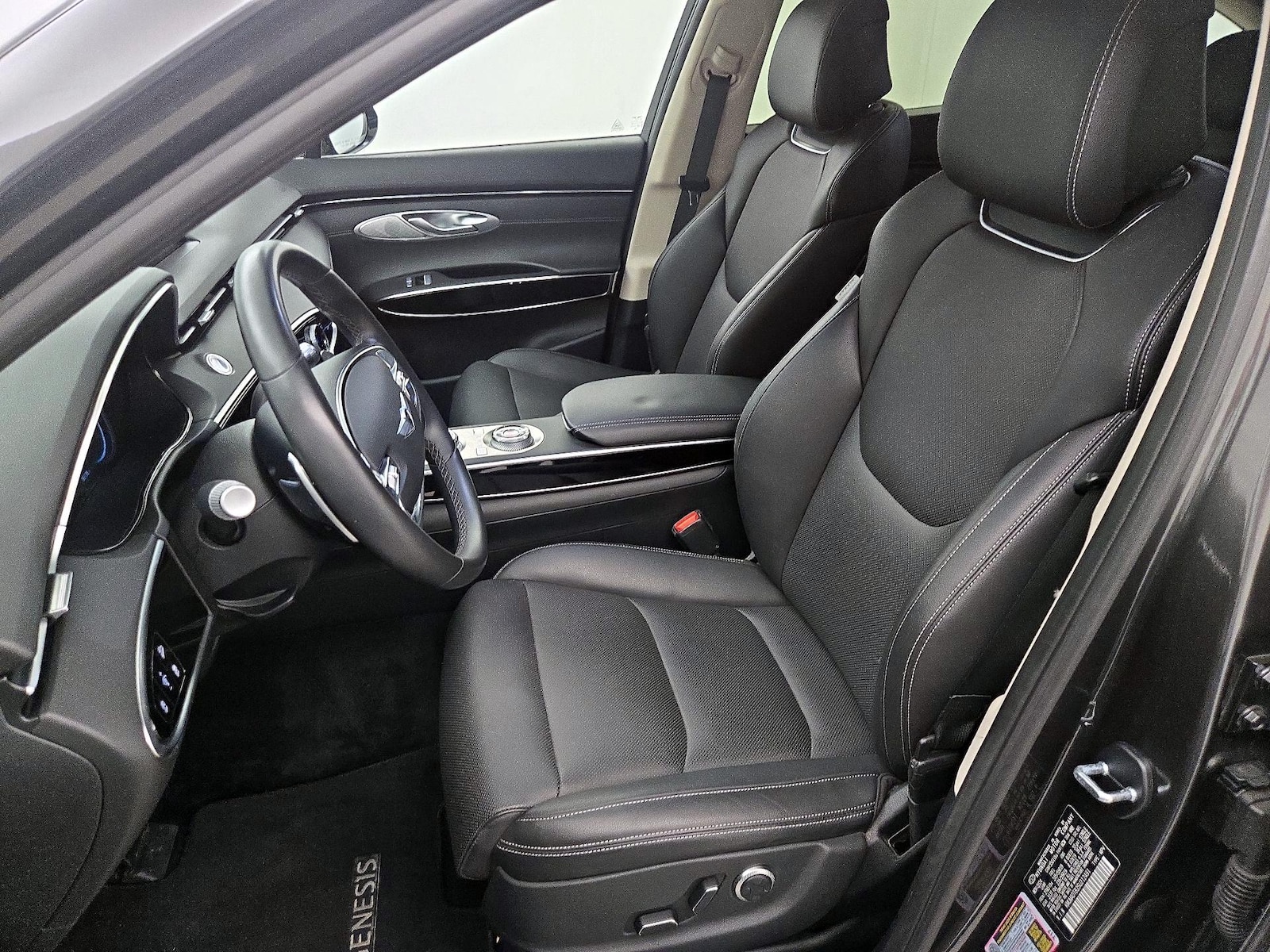 2025 GENESIS GV70 Standard - Photo 12