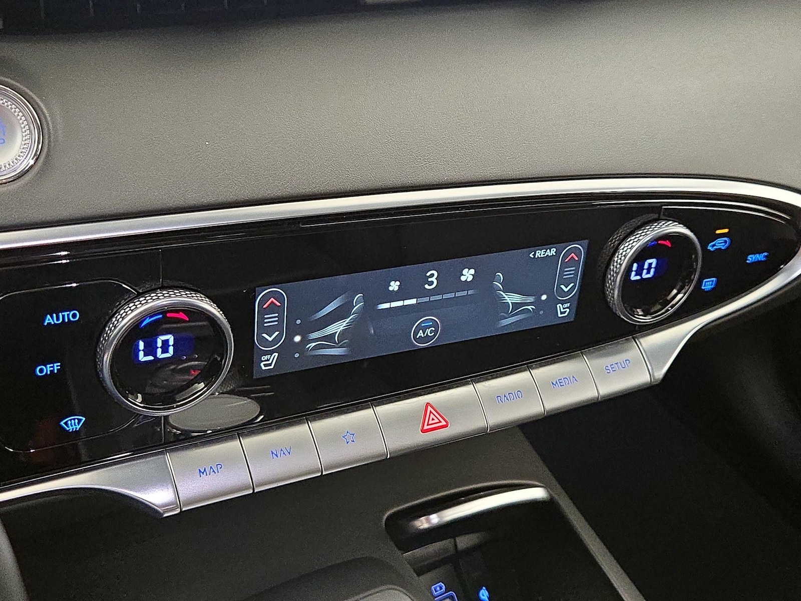2025 GENESIS GV70 Standard - Photo 18