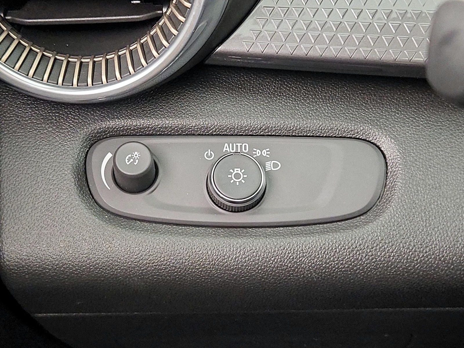 2025 Chevrolet Trax Activ - Photo 14