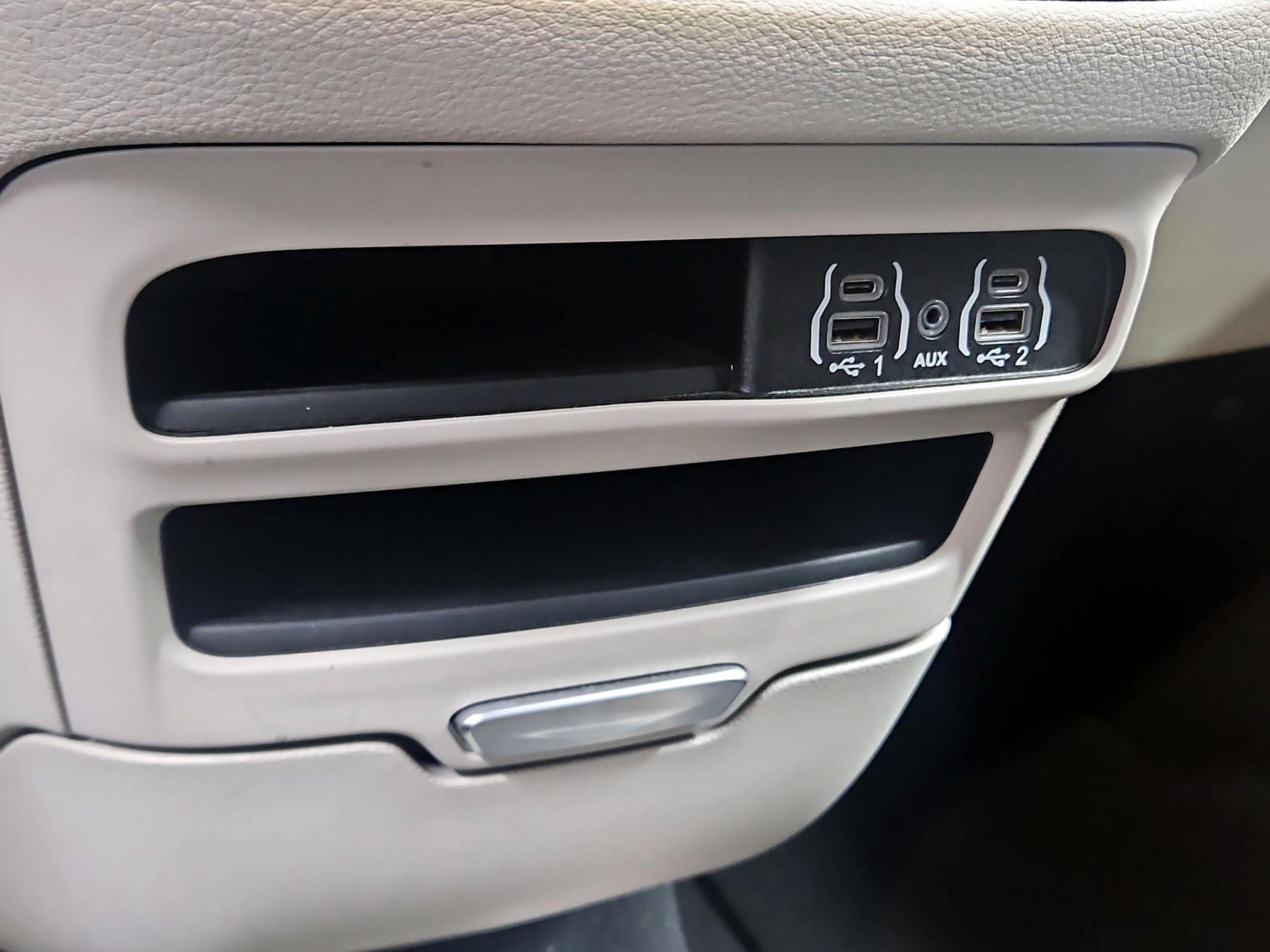 Thumbnail: 2024 Chrysler Pacifica - 19