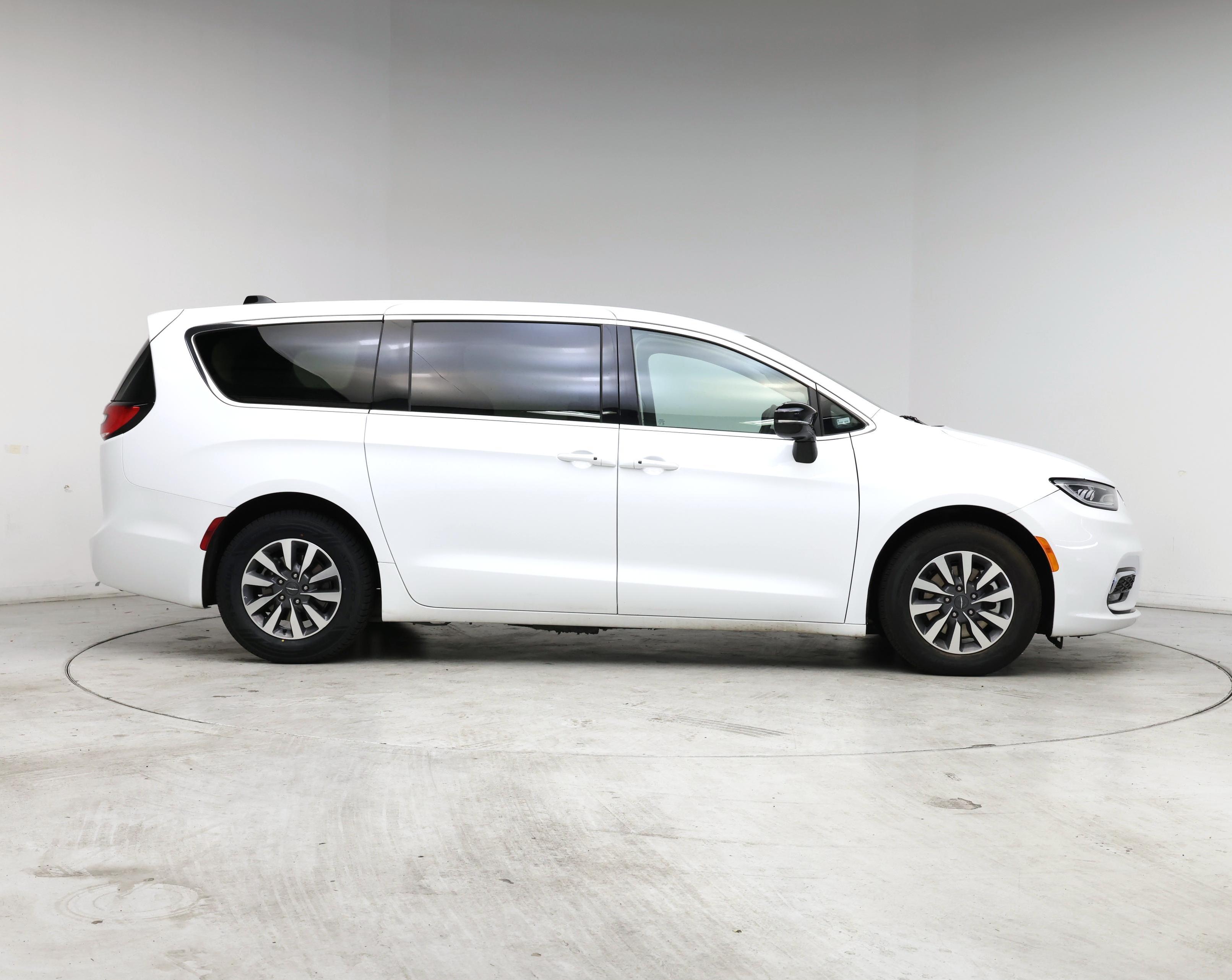 Thumbnail: 2024 Chrysler Pacifica - 7