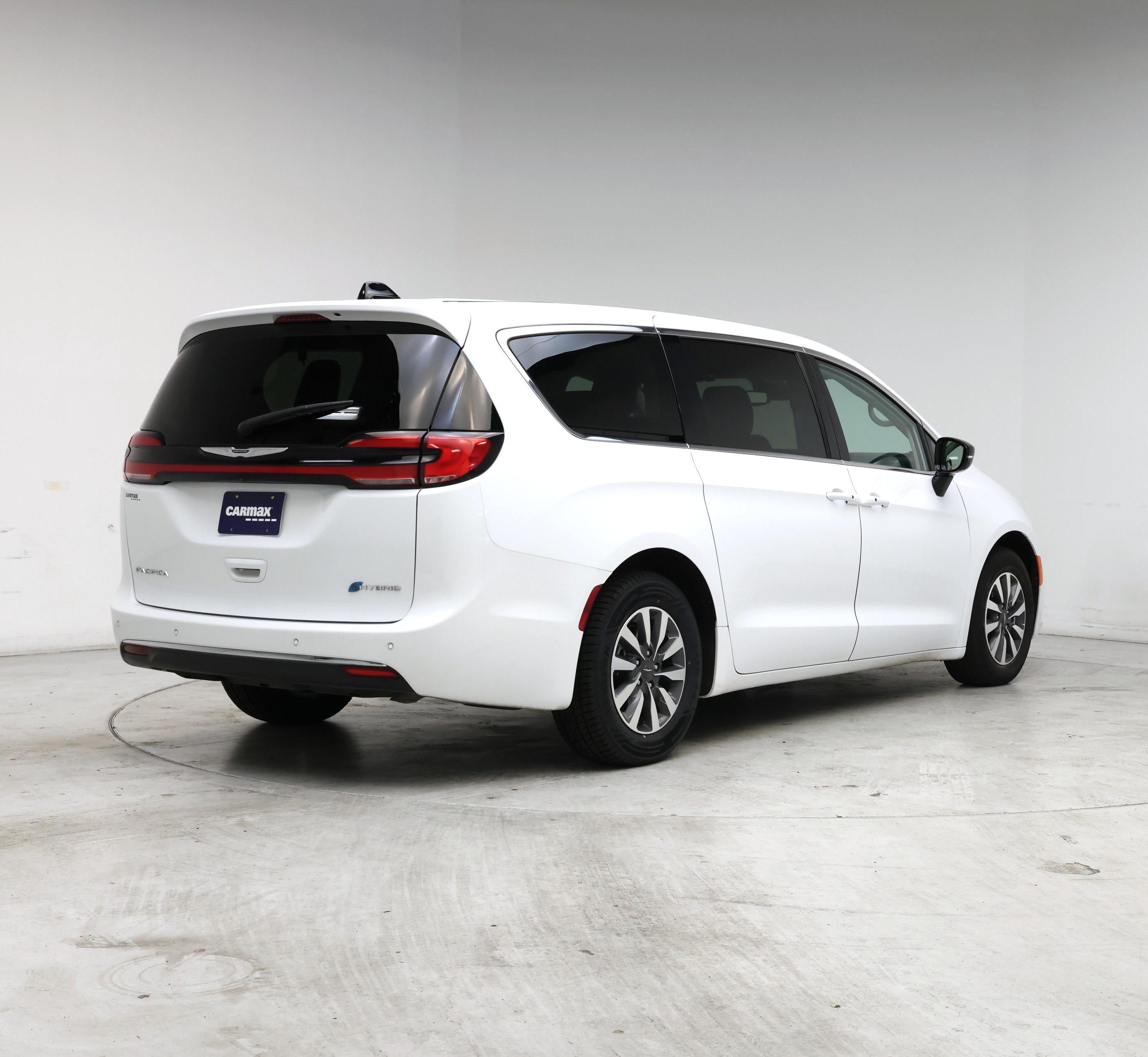 Thumbnail: 2024 Chrysler Pacifica - 8