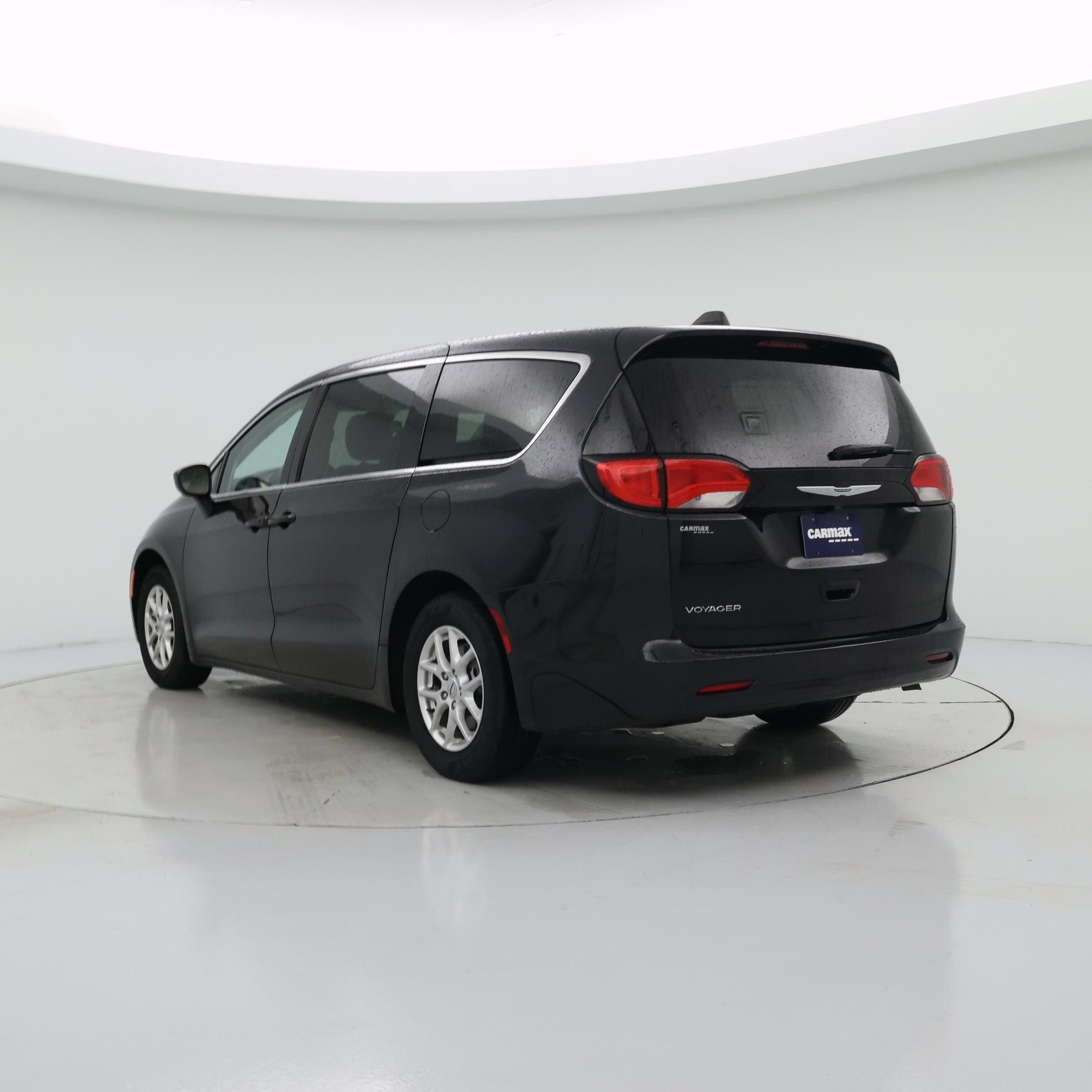 Thumbnail: 2023 Chrysler Voyager - 2