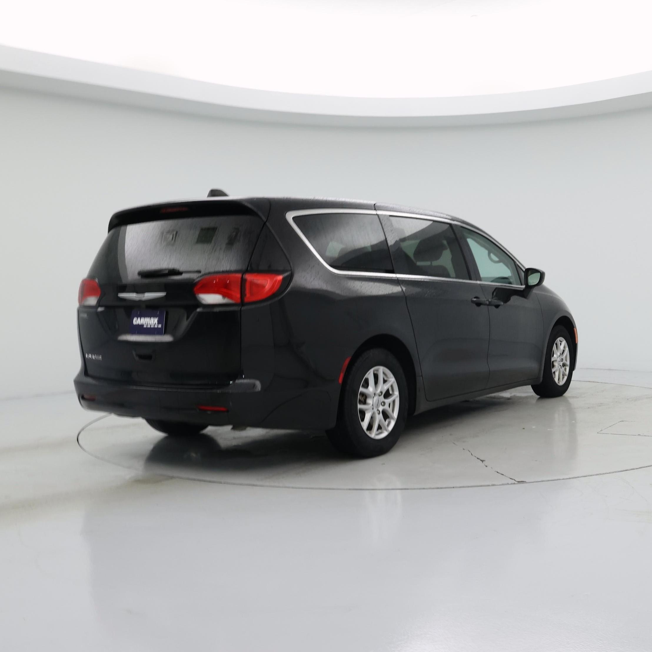 Thumbnail: 2023 Chrysler Voyager - 8