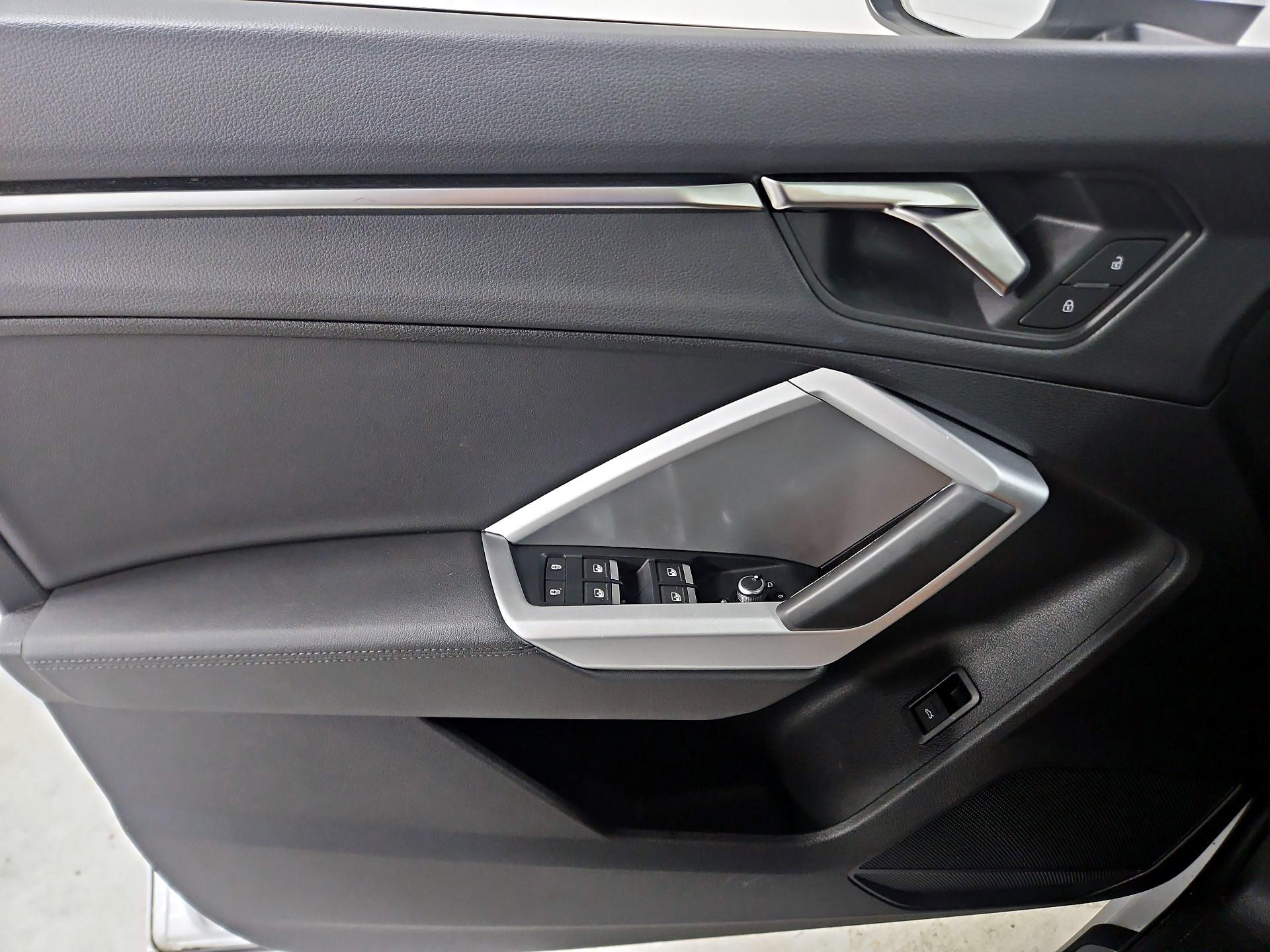 Thumbnail: 2025 Audi Q3 - 12