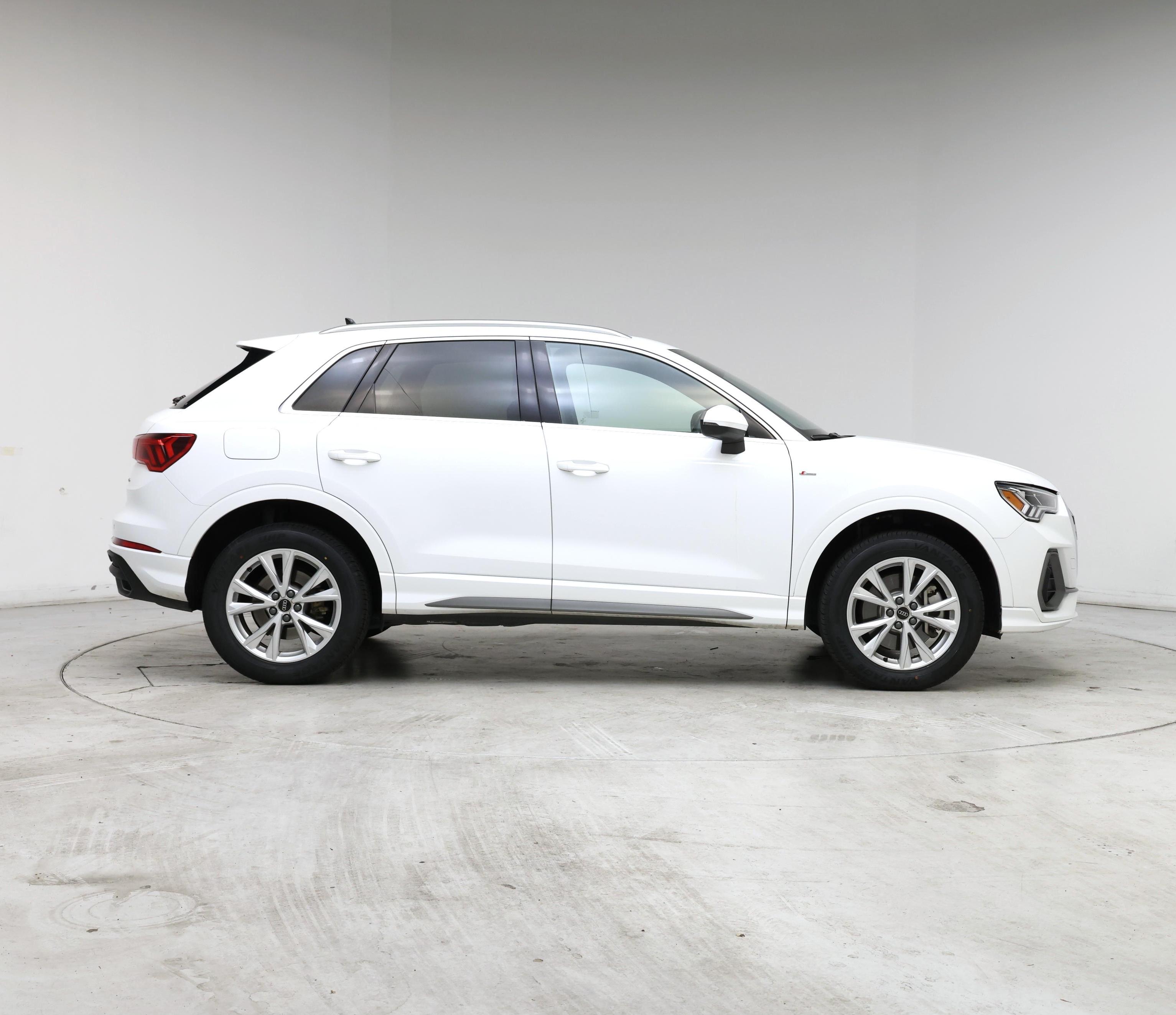 Thumbnail: 2025 Audi Q3 - 7