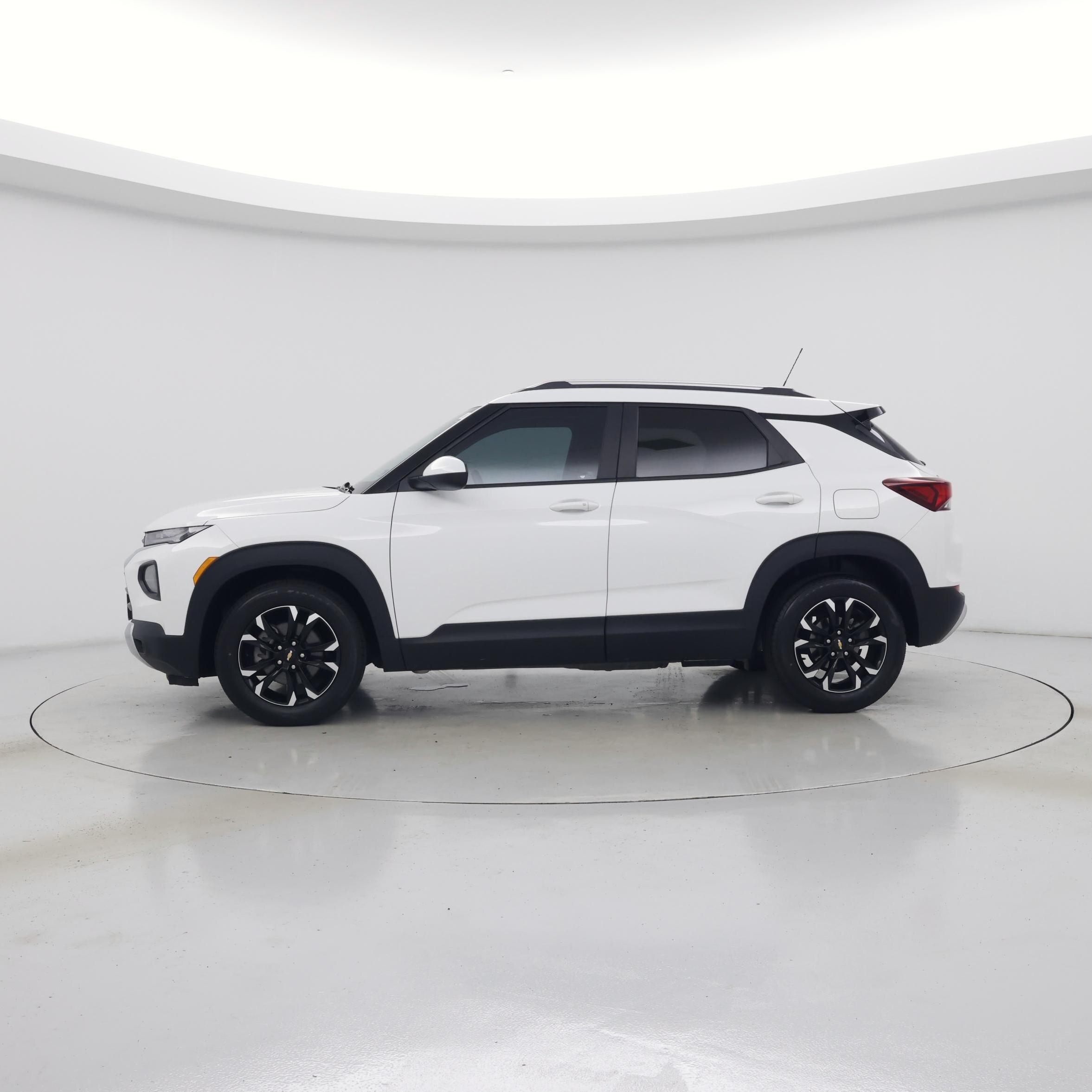 Thumbnail: 2023 Chevrolet TrailBlazer - 3