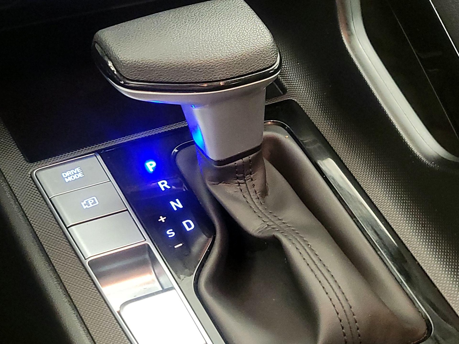 2025 Hyundai Elantra Blue - Photo 18
