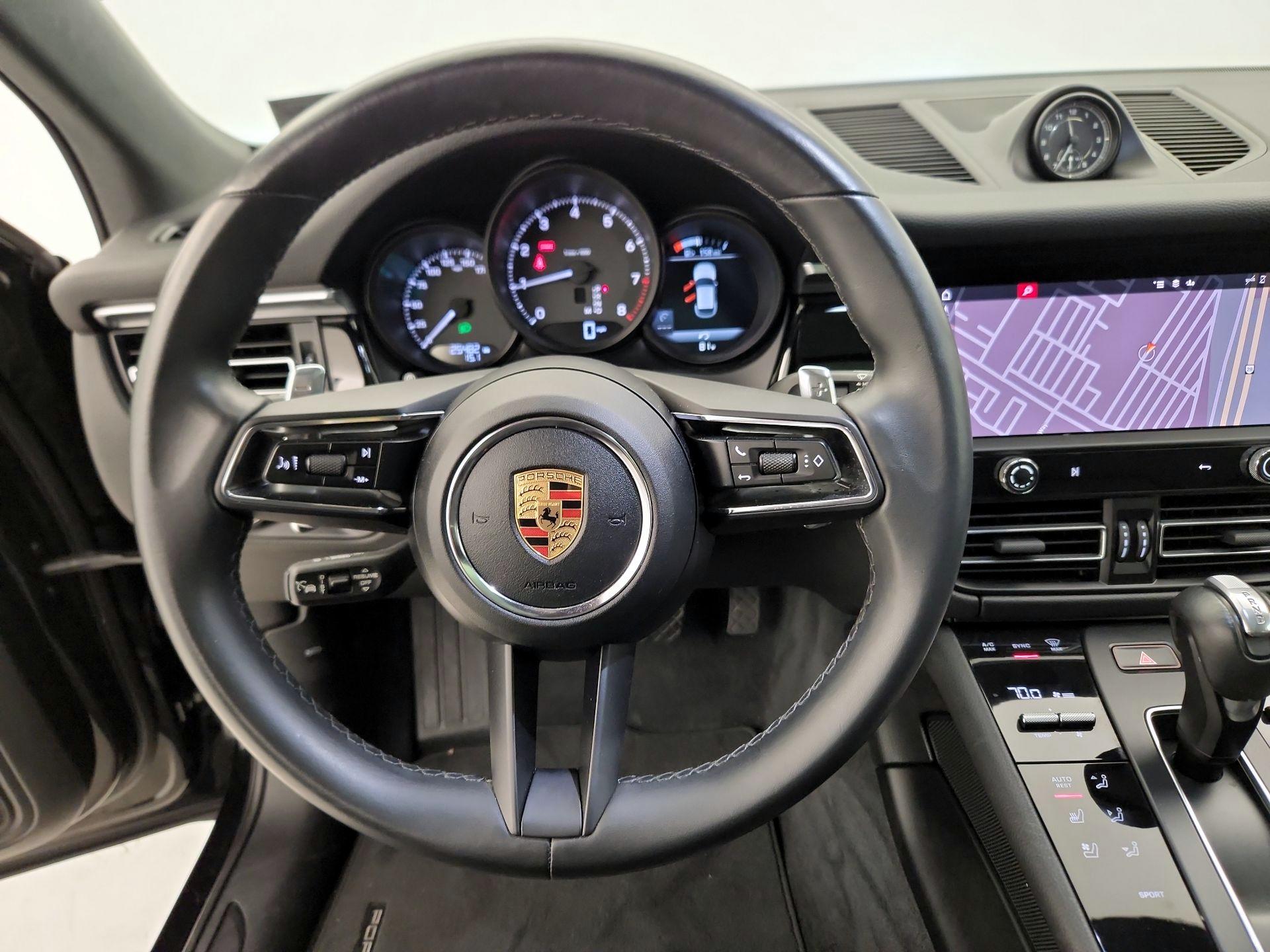 Thumbnail: 2023 Porsche Macan - 10