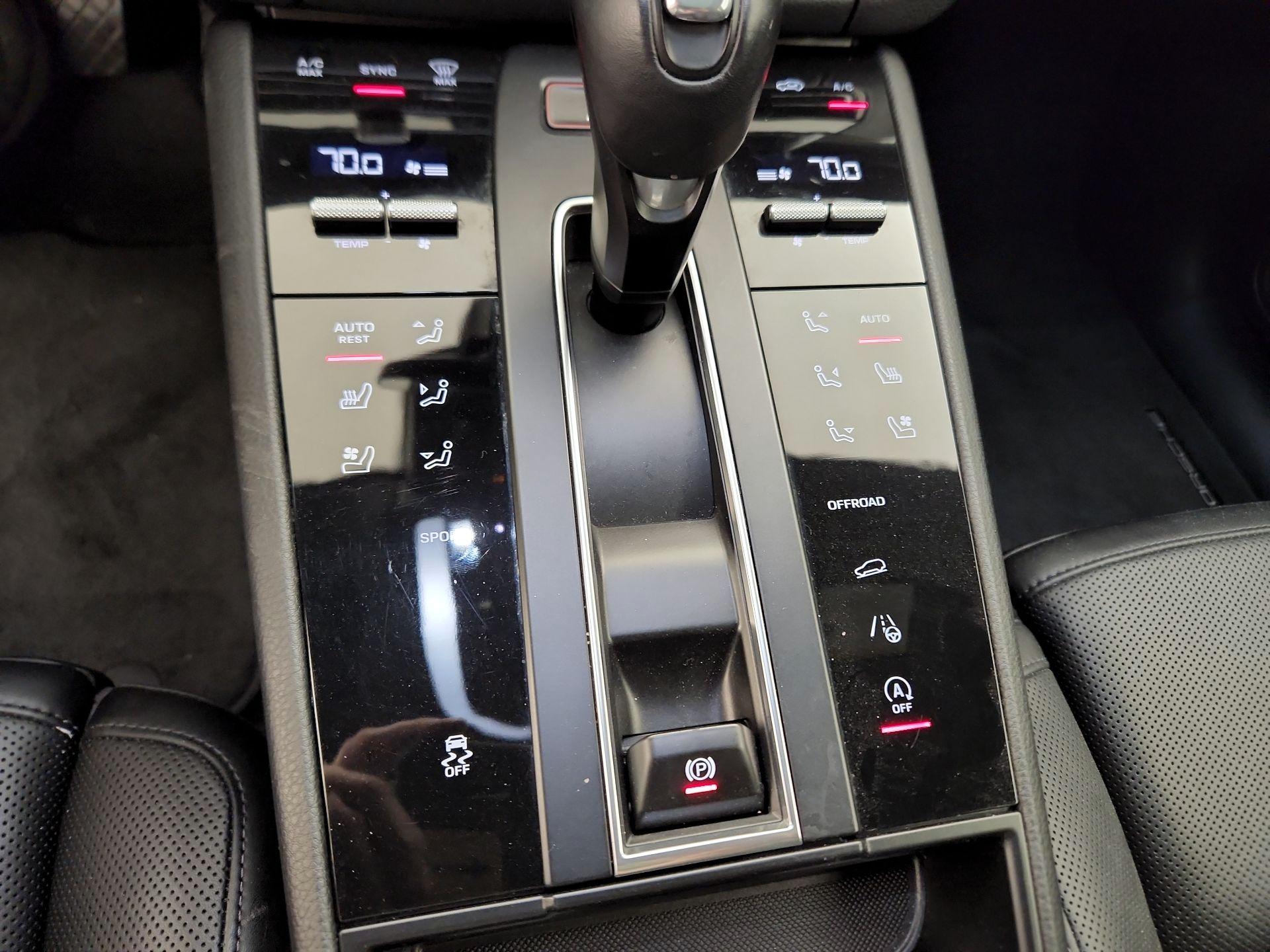 Thumbnail: 2023 Porsche Macan - 17