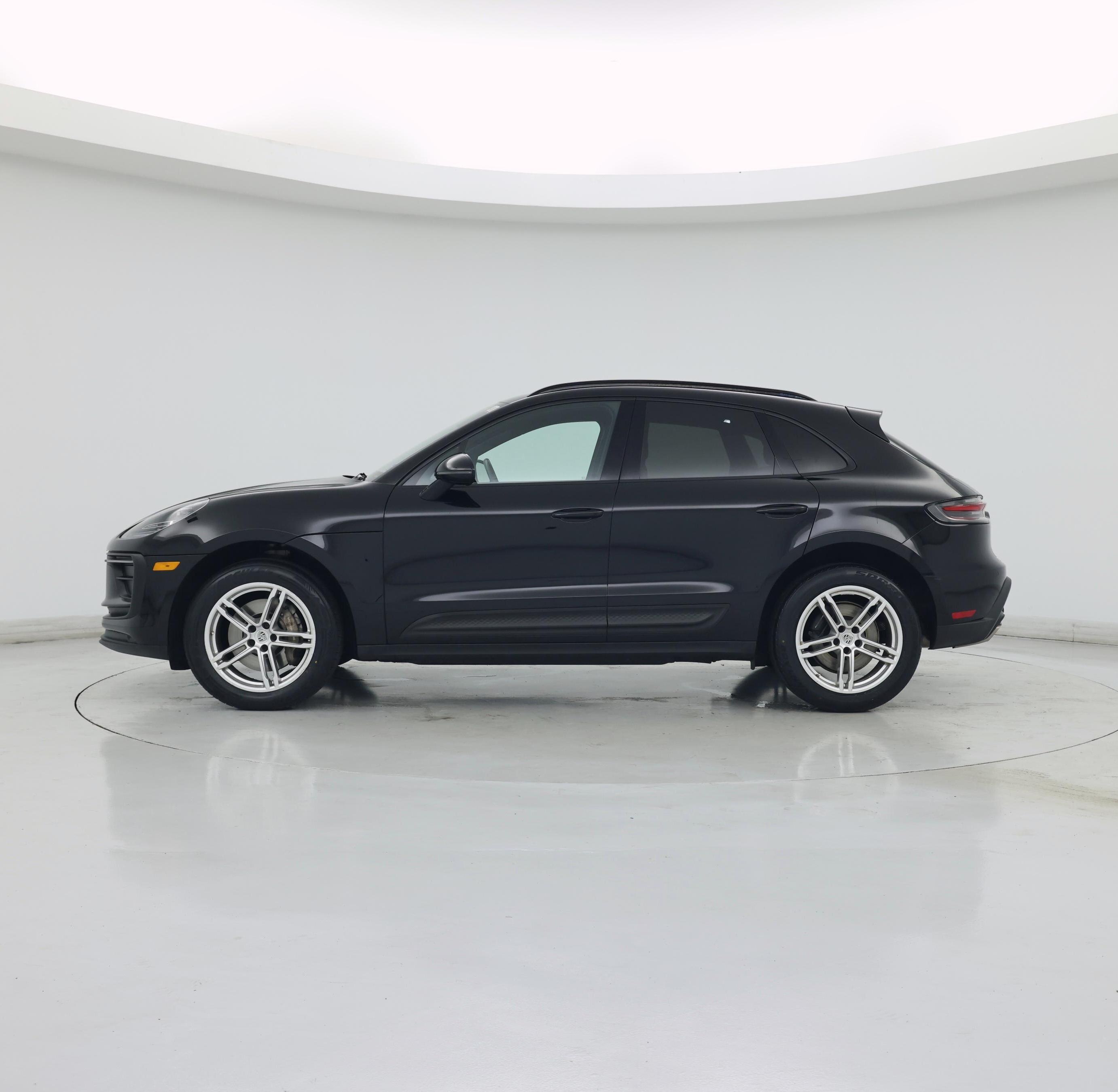 Thumbnail: 2023 Porsche Macan - 3