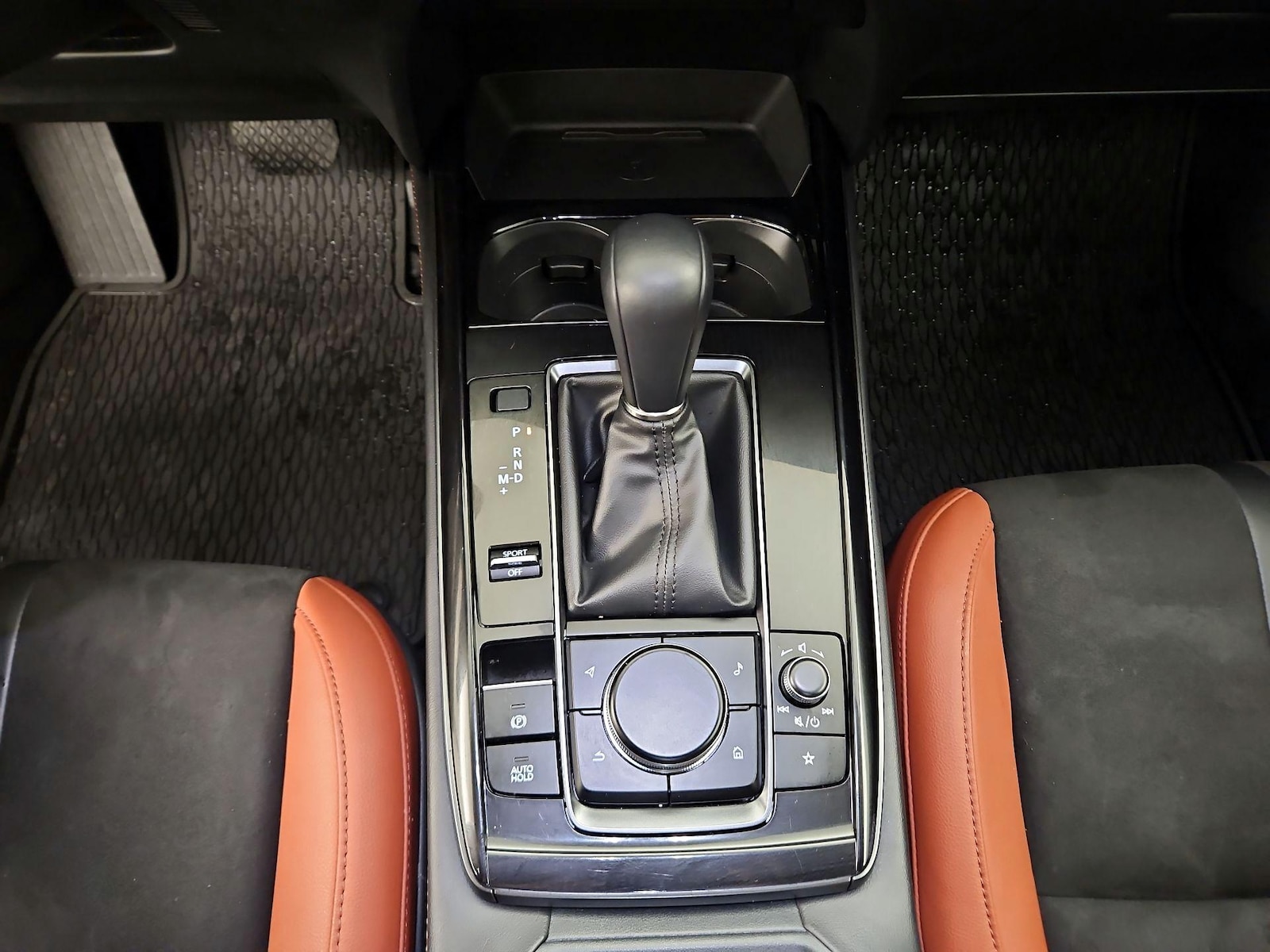 2025 Mazda CX-30 Carbon Turbo - Photo 18