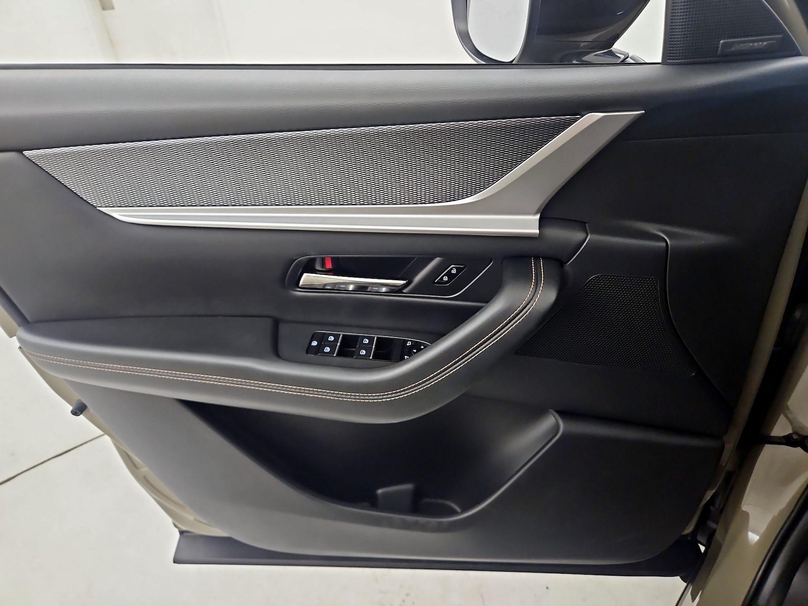 2025 Mazda CX-70 Premium Package - Photo 13