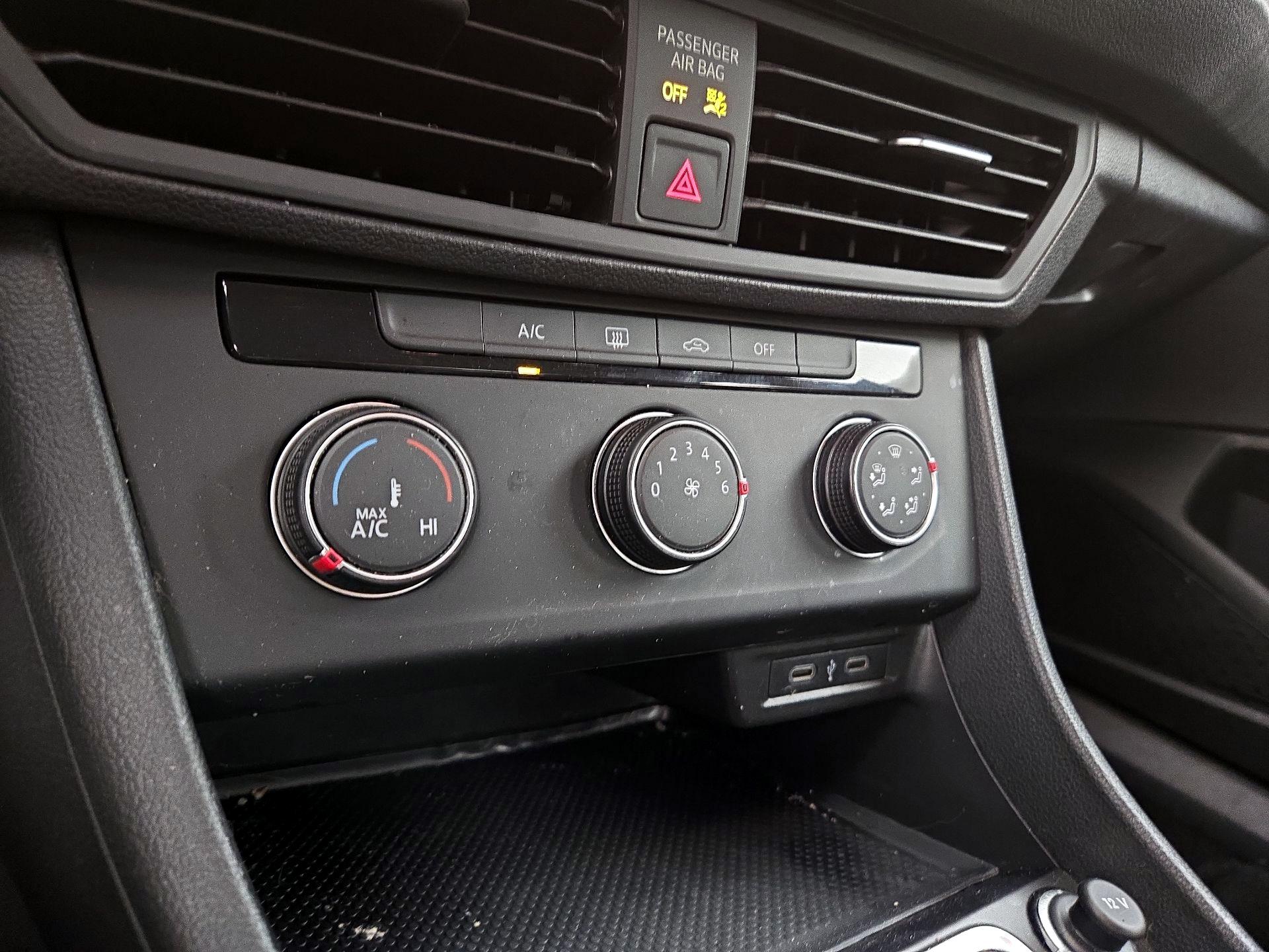 Thumbnail: 2021 Volkswagen Jetta - 16