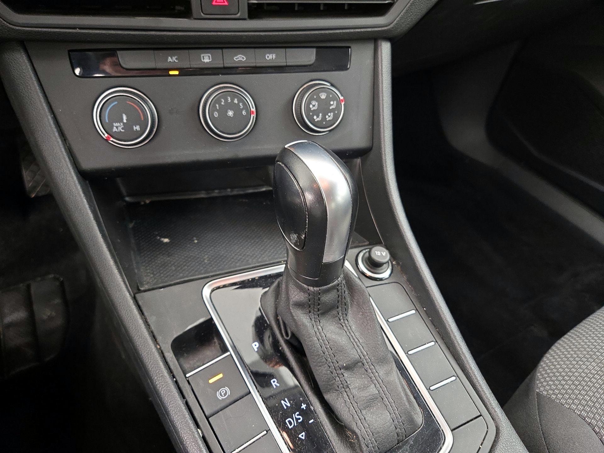 Thumbnail: 2021 Volkswagen Jetta - 17